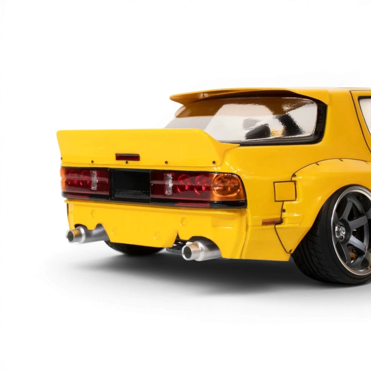 Kit carrosserie pour Mazda FC Pandem en plastique Aplastics RC, vue de face avec détails de la carrosserie.