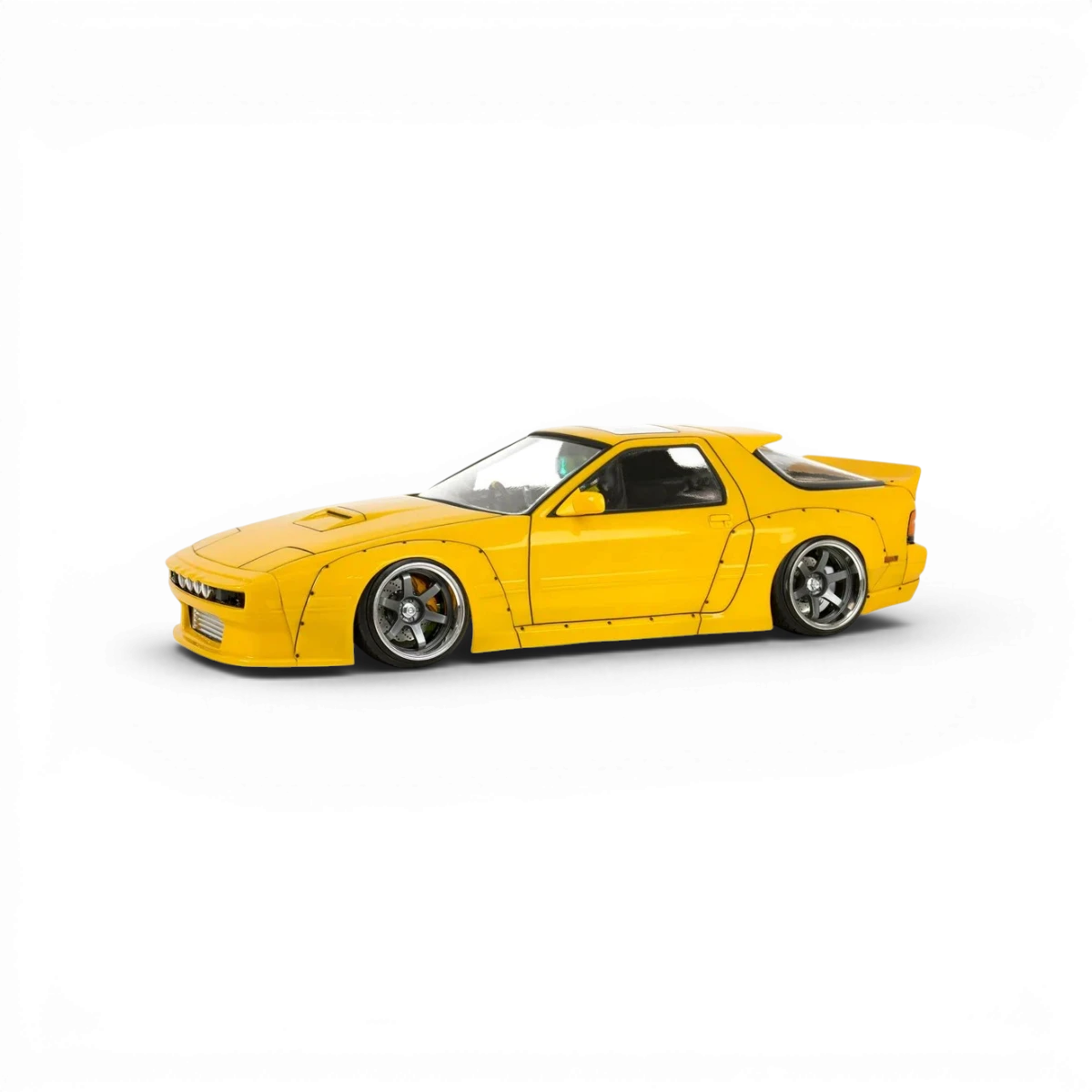 Kit carrosserie pour Mazda FC Pandem, marque Aplastics RC, comprenant pièces de carrosserie pour voiture radiocommandée.