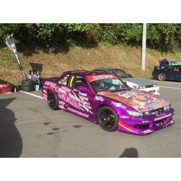 Kit de décoration pour voiture Drift Muscle Tsujii 2014, personnalisé avec motifs et détails colorés, par PS-Taka.