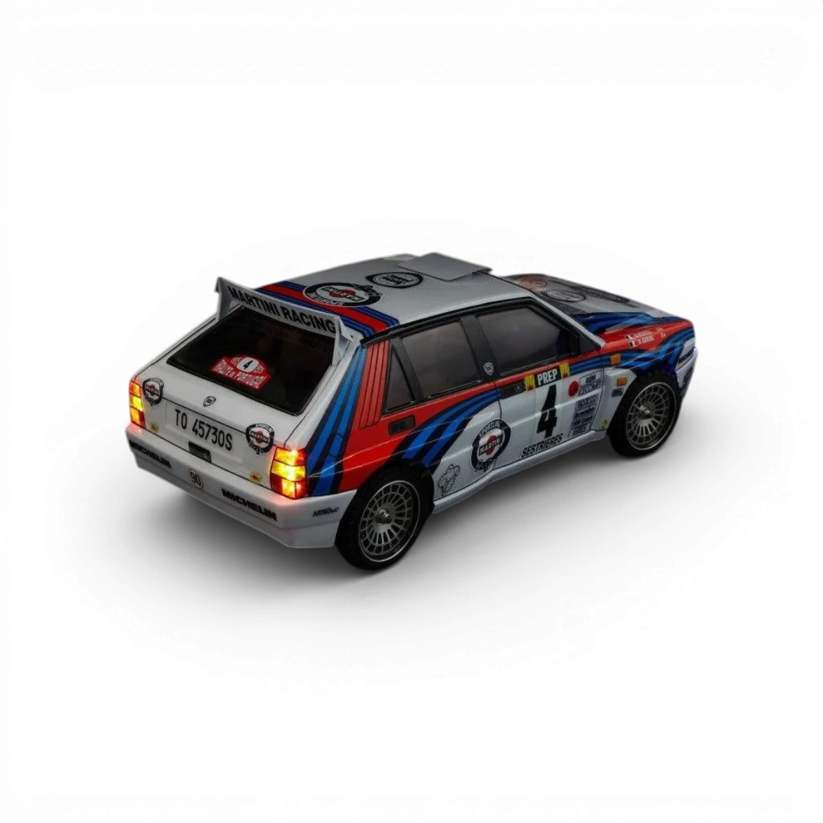 Voiture Lancia Delta HF Integrale peinte, modèle Killer Body, vue de face montrant les détails de la carrosserie rouge et les roues.