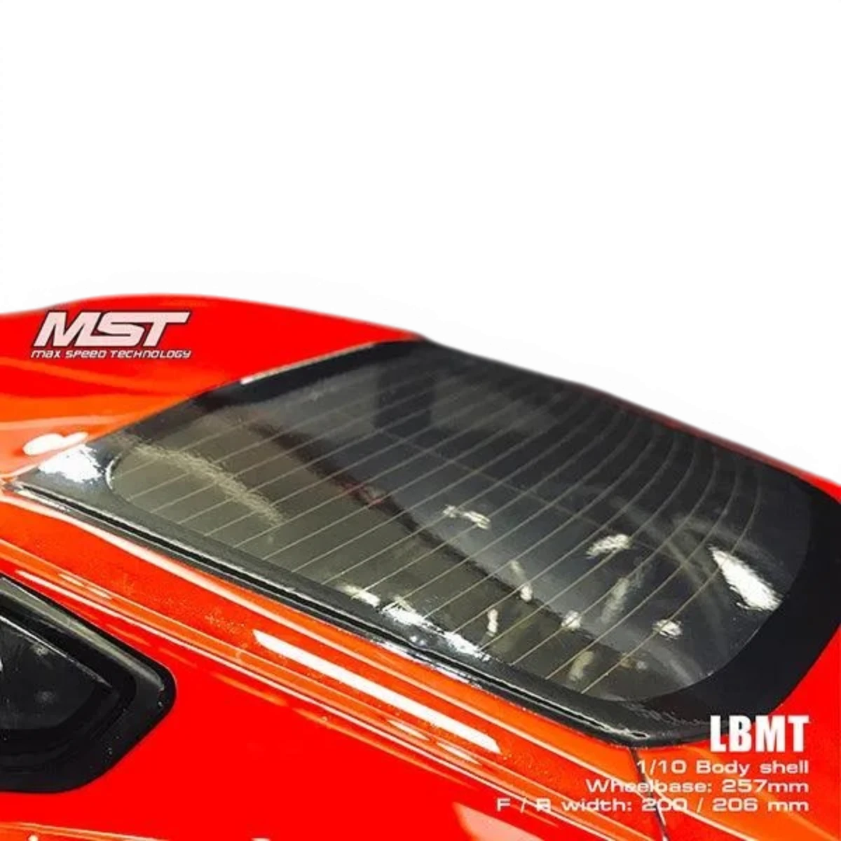 Carrosserie Ford Mustang LB-works LBMT par Max Speed Technology, finition détaillée et design sportif visible sur l'image.
