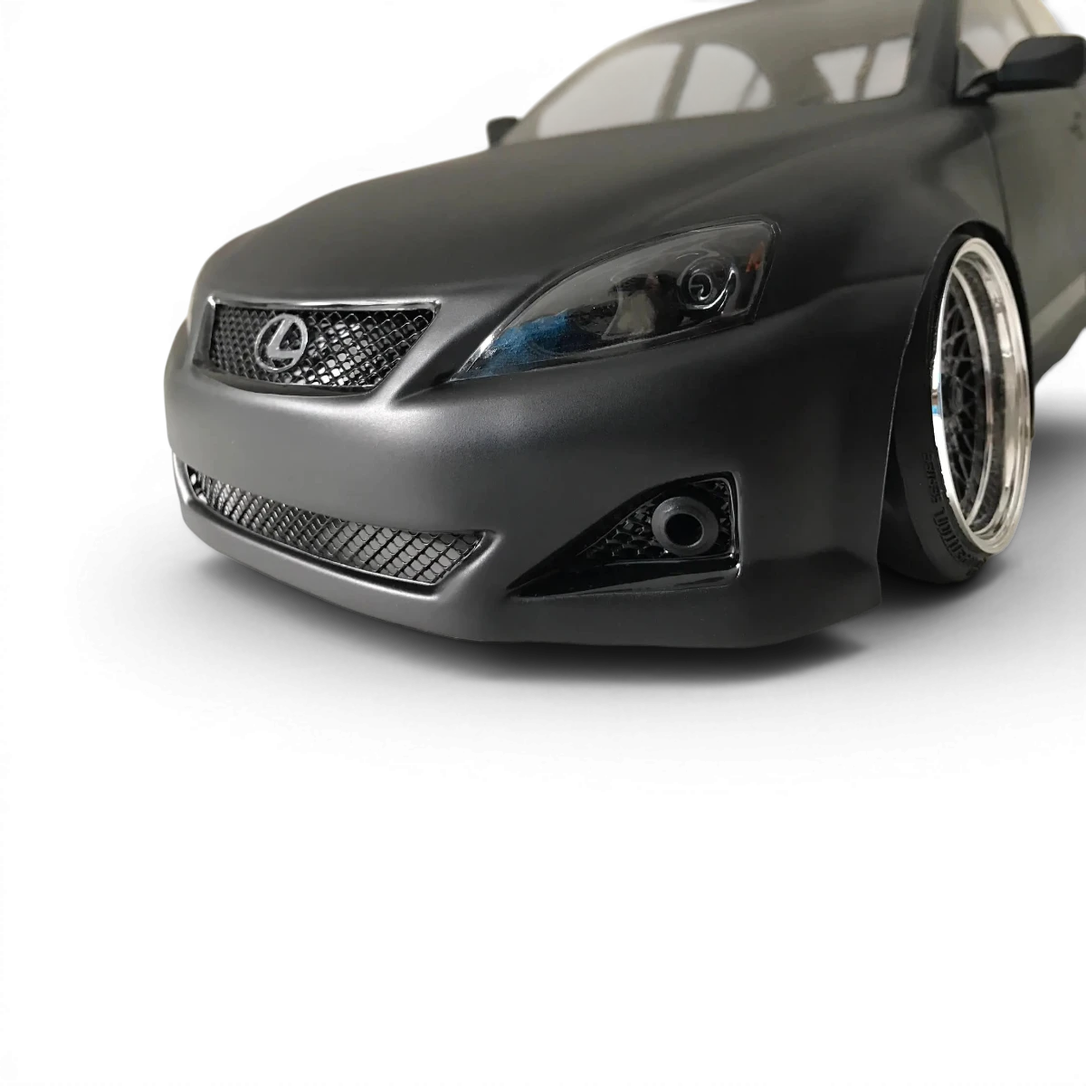 Coque de carrosserie Lexus IS350 Aplastics RC, finition noire avec détails précis pour voiture radiocommandée.