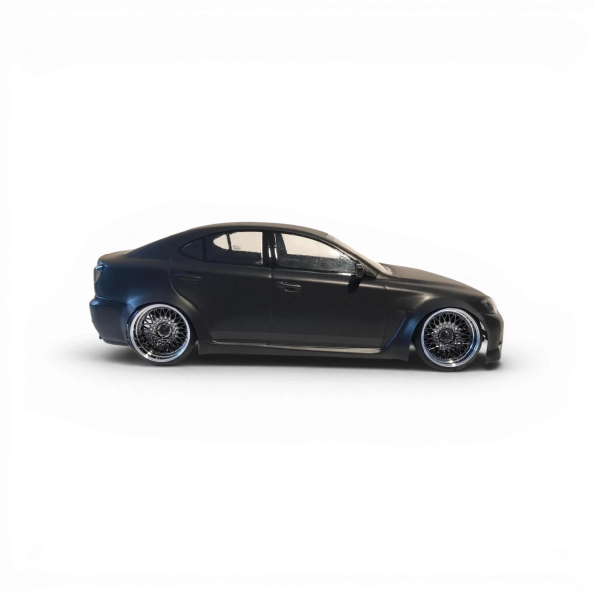 Carrosserie pour Lexus IS350 de la marque Aplastics RC, finition détaillée et adaptée pour modélisme automobile.