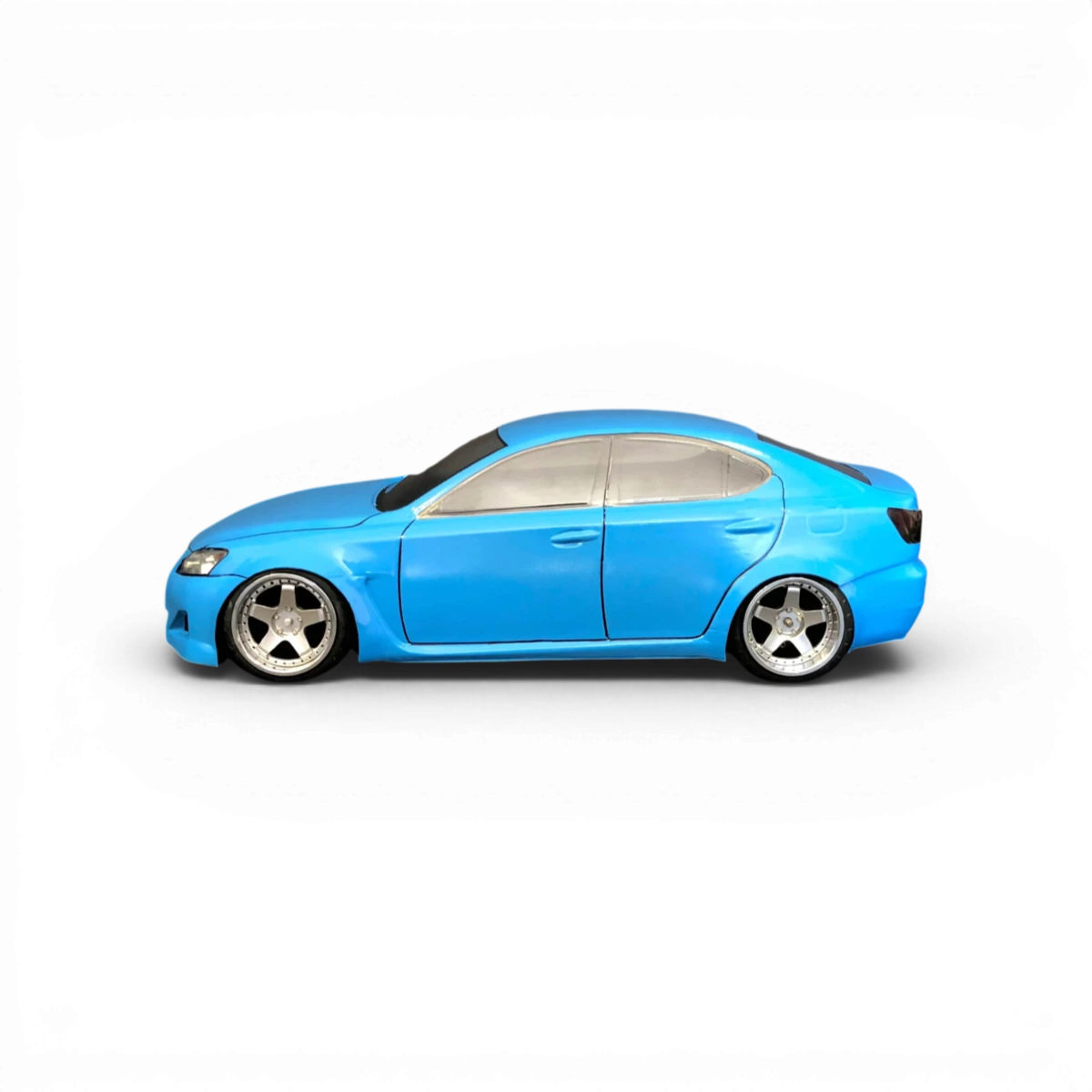 Carrosserie Lexus IS350 en plastique pour voiture RC, avec finition détaillée et logo de la marque Aplastics RC.