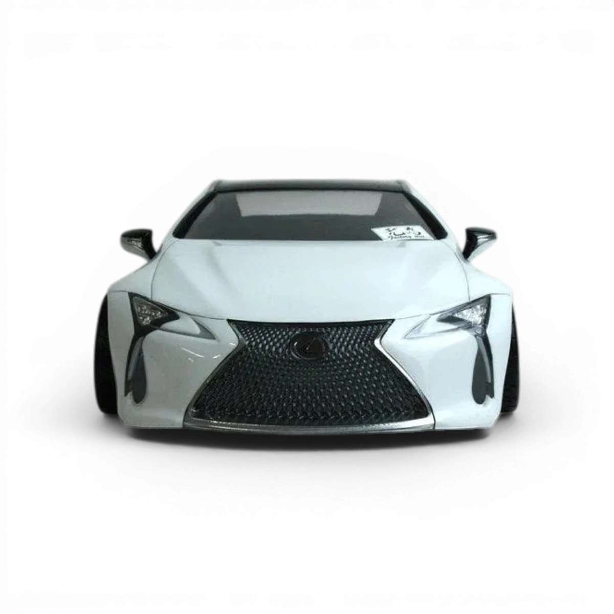 Voiture Lexus LC Pandora RC, carrosserie de modèle réduit, avec design élégant et détails réalistes pour collection ou drift.