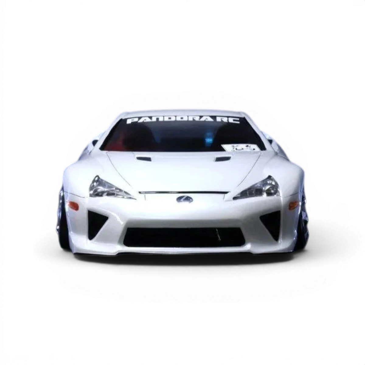 Voiture radiocommandée Lexus LFA Pandora RC avec carrosserie détaillée et design réaliste, vue en angle sur la piste.
