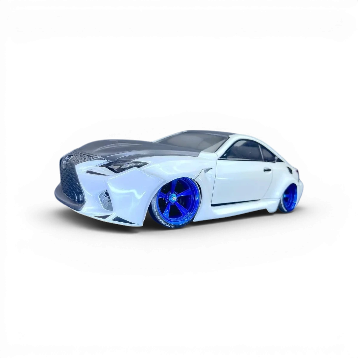Carrosserie Tetsujin pour Lexus RC F, vue en gros plan avec détails de la finition et design du véhicule.
