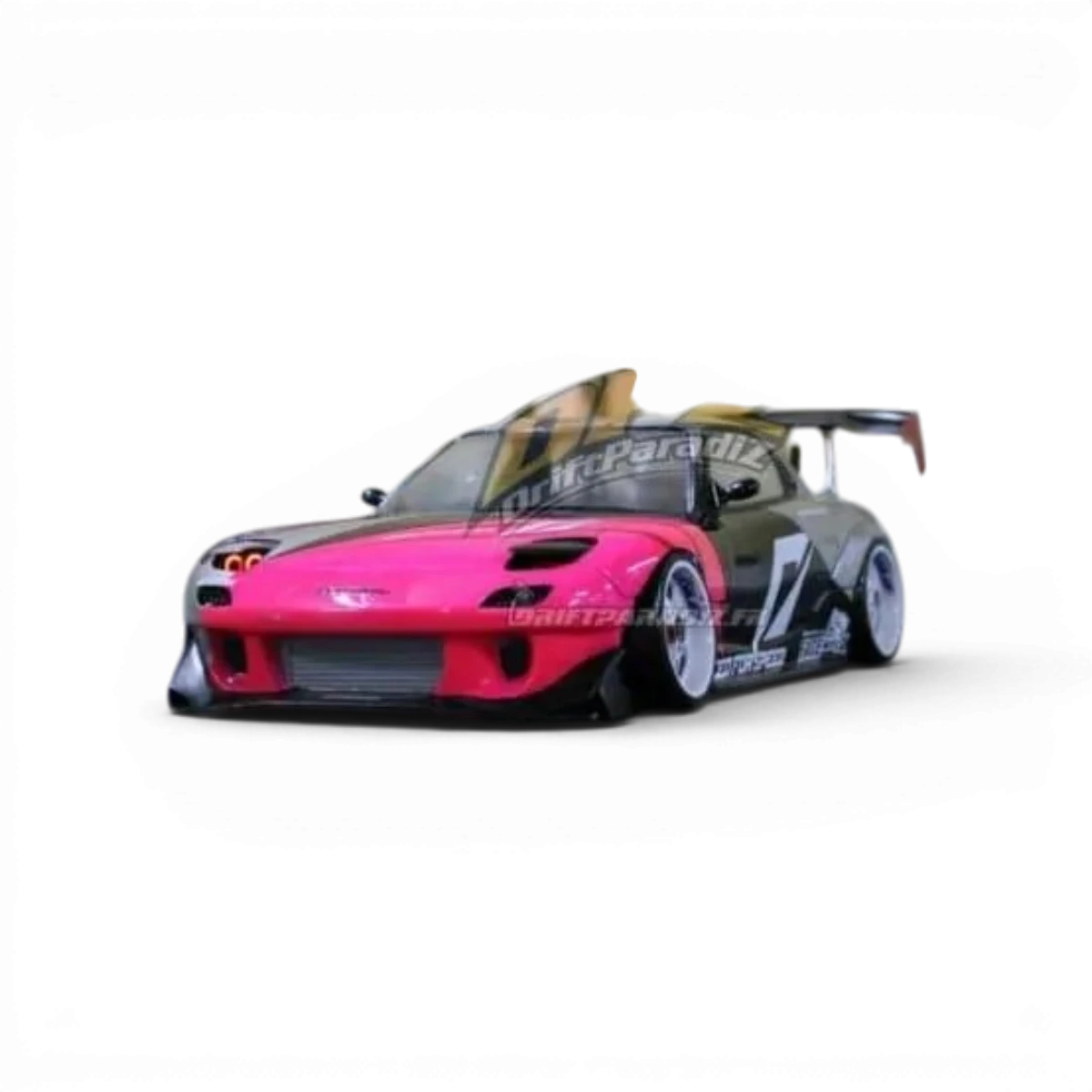 Carrosserie Mazda RX7 FD3S D'like, vue de face montrant la structure en fibre de verre et les détails de finition.