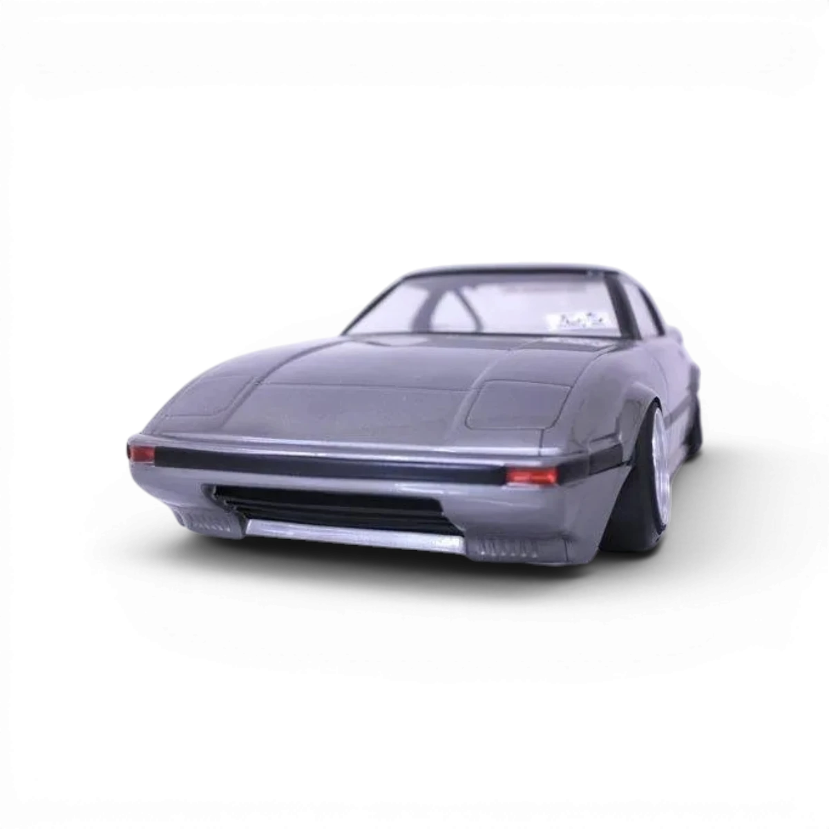 Voiture radiocommandée Mazda Savanna RX-7 SA22C Pandora RC avec carrosserie détaillée, vue de côté sur fond blanc.