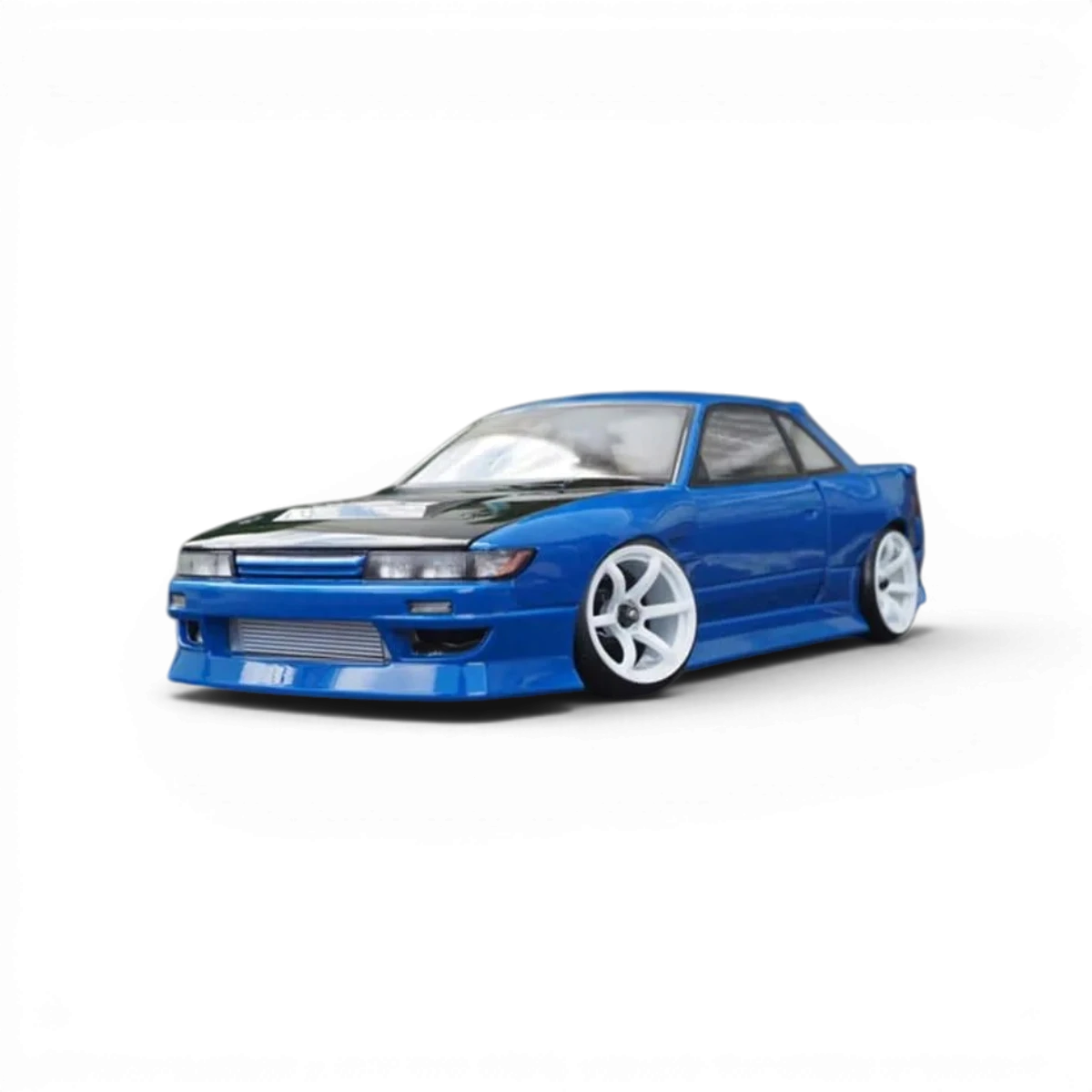 Carrosserie Nissan 240SX Silvia S13 DMAX Widebody de Addiction RC Design, vue de face avec kit large.