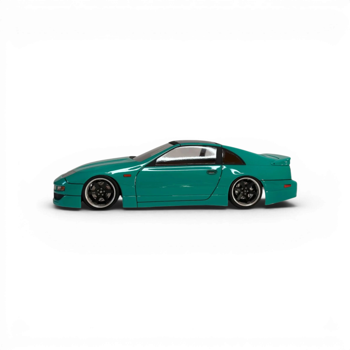 Carrosserie Nissan 300ZX Aplastics RC pour modèle de drift, finition détaillée, couleur rouge, vue de face.