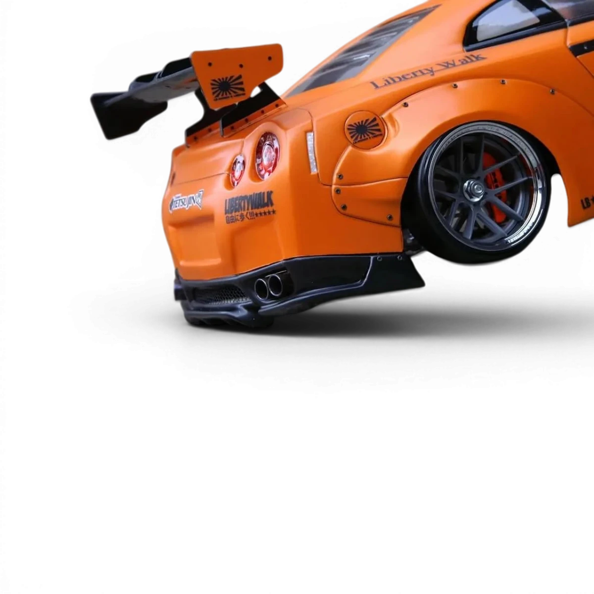Carrosserie Nissan GTR LB Performance Tetsujin, modèle élégant avec détails en fibre de carbone et finition sportive visible.