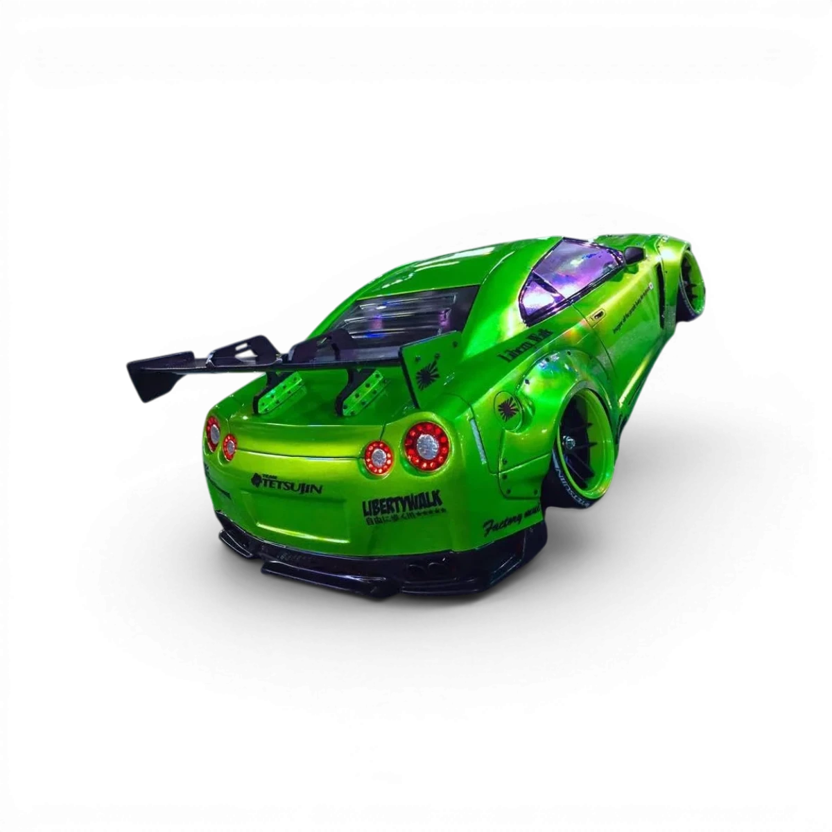 Carrosserie Nissan GTR LB Performance Tetsujin, finition détaillée et design aérodynamique, vue de face du véhicule.