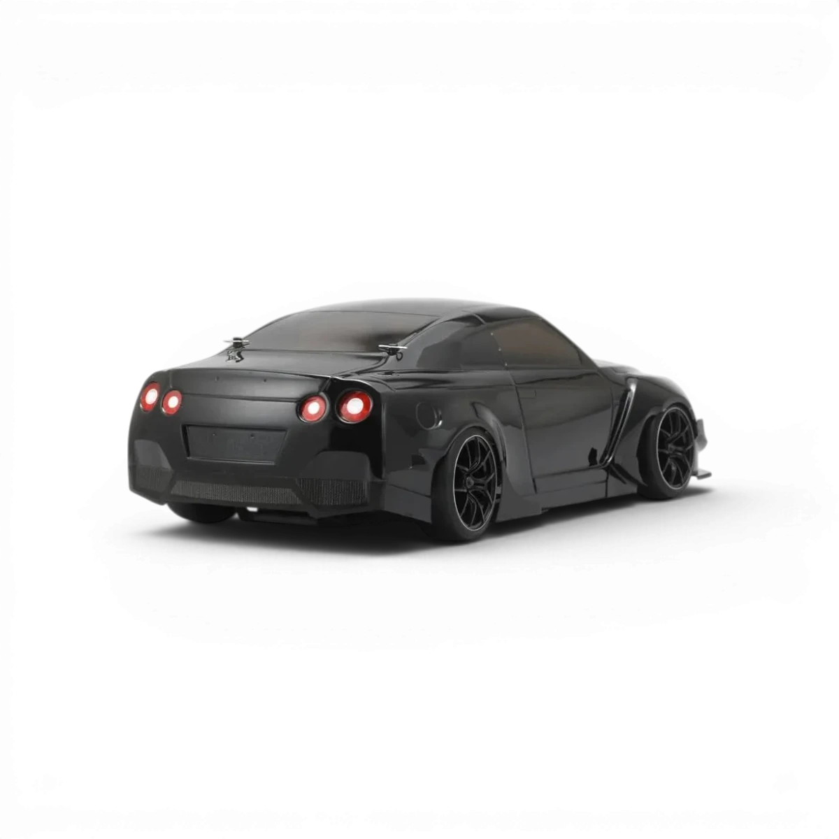 Carrosserie de voiture Nissan GTR R35 de la marque Team Yokomo, vue détaillée de la carrosserie pour modèle RC.