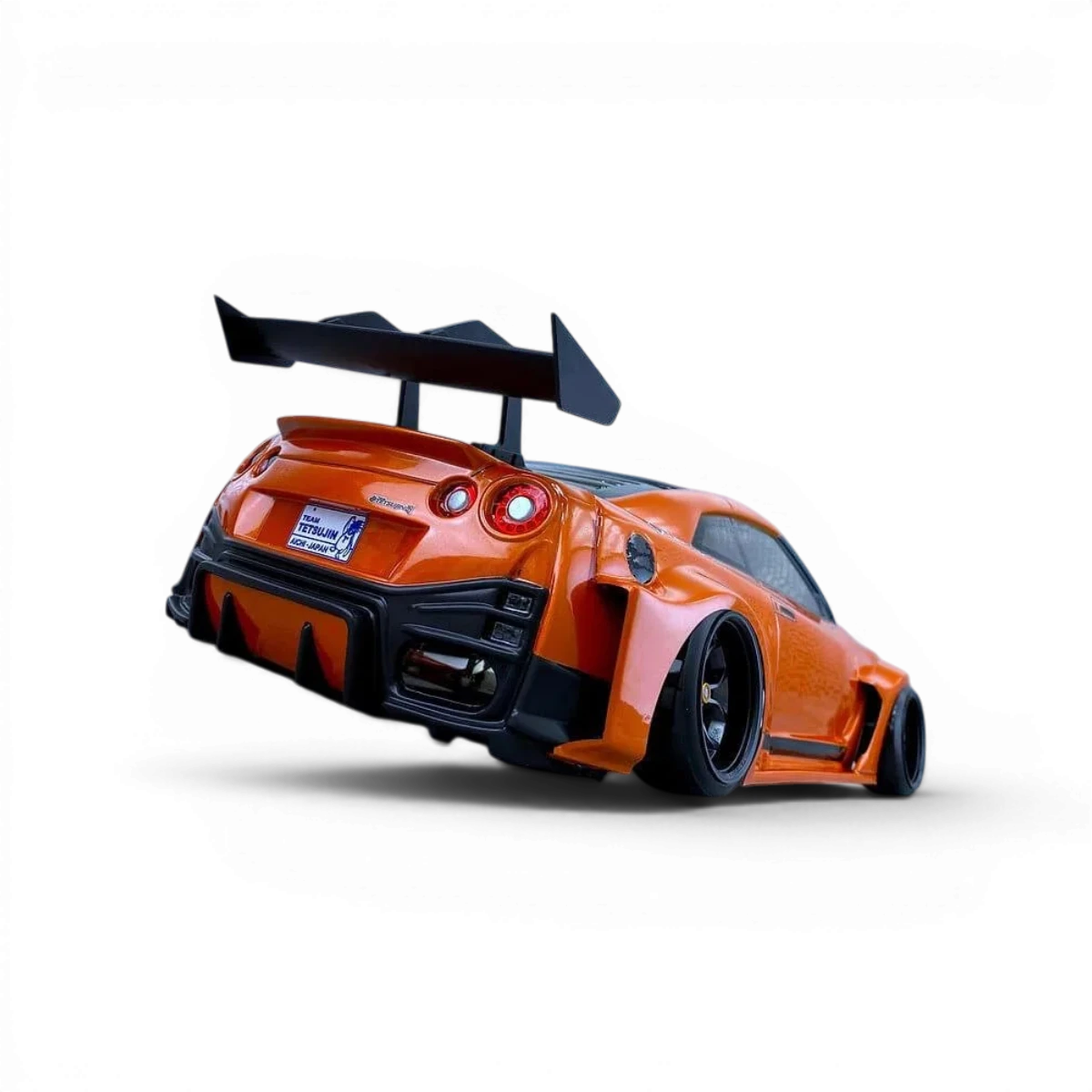 Silhouette de voiture Nissan GTR Tetsujin, carrosserie en finition LW, vue de côté sur fond blanc.