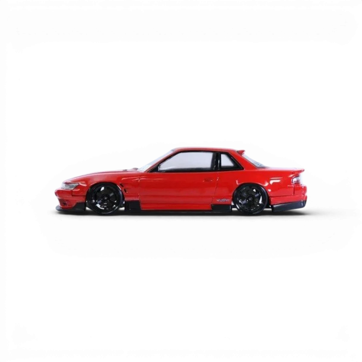Modèle de carrosserie Nissan Silvia S13 Pandora RC ORIGIN Labo, pour voiture télécommandée, vue de face avec détails de la peinture.