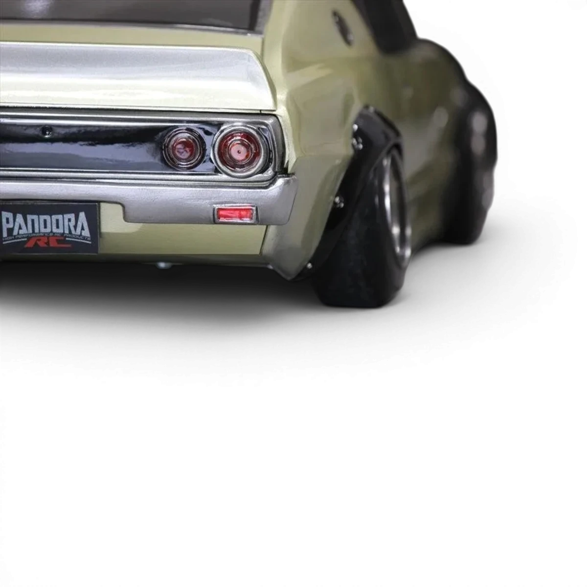 Voiture radiocommandée Nissan Skyline 2000GT-R (KPGC110) custom Pandora RC, carrosserie détaillée pour drift.