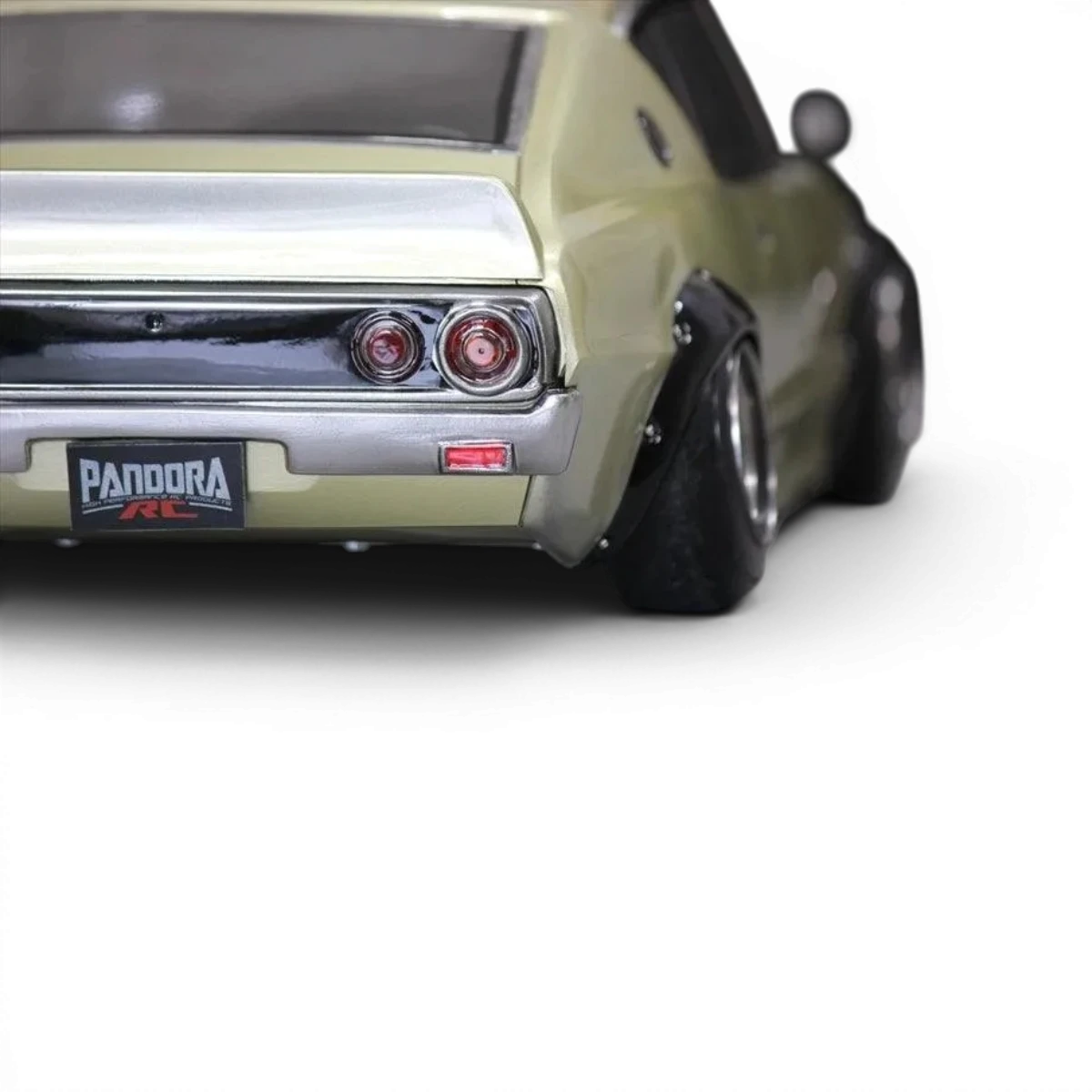 Voiture télécommandée Nissan Skyline 2000GT-R (KPGC110) customisée par Pandora RC, carrosserie pour drift.