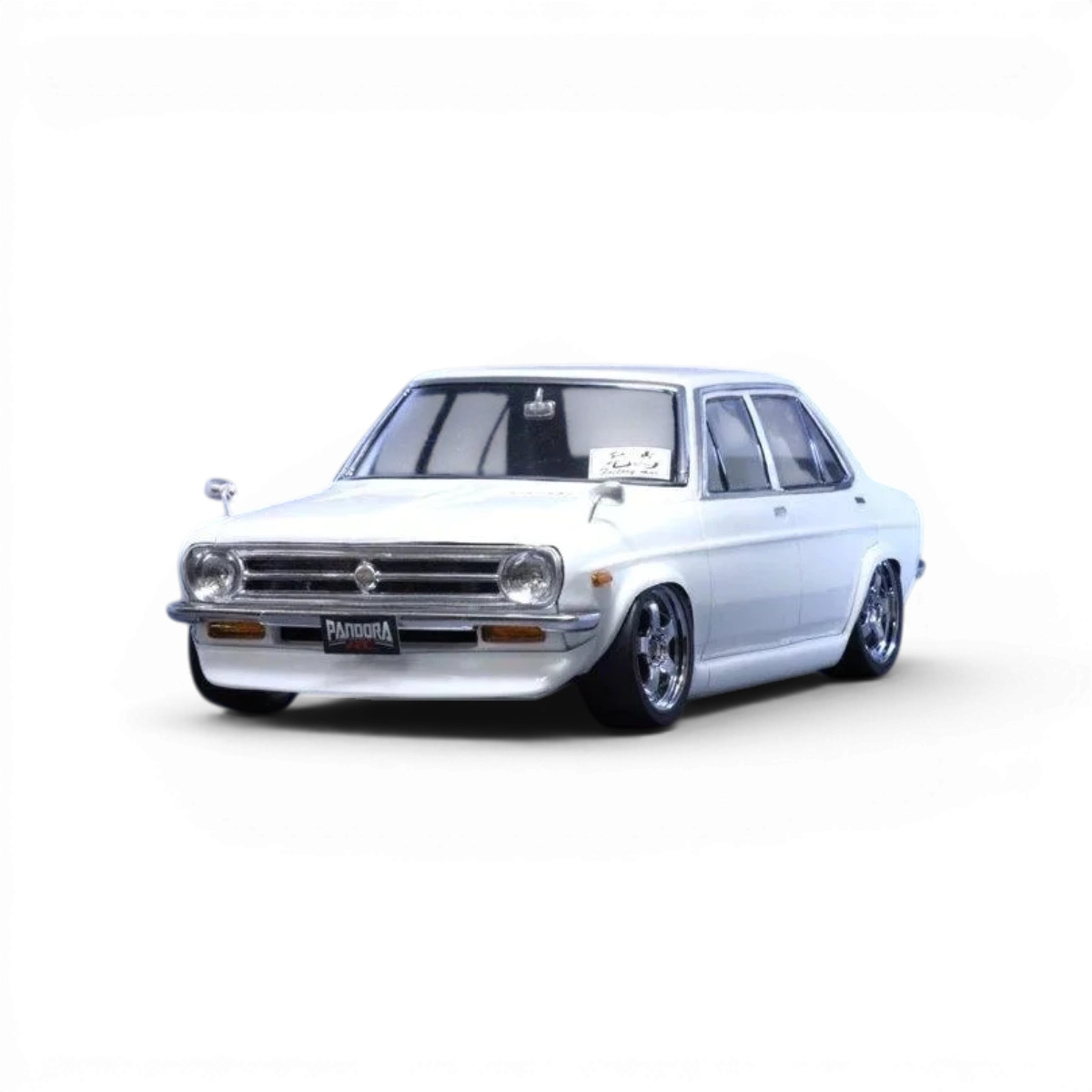 Carrosserie Pandora RC pour Nissan Sunny B110, modèle détaillé, en plastique, montrant la finition extérieure du véhicule.