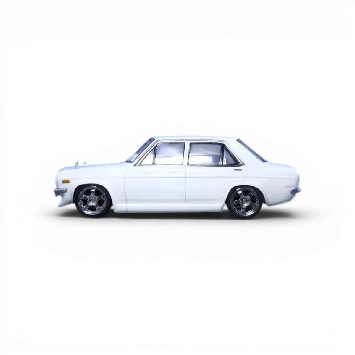 Carrosserie Pandora RC pour Nissan Sunny B110, pièce détachée de voiture radiocommandée, finition détaillée et authentique.