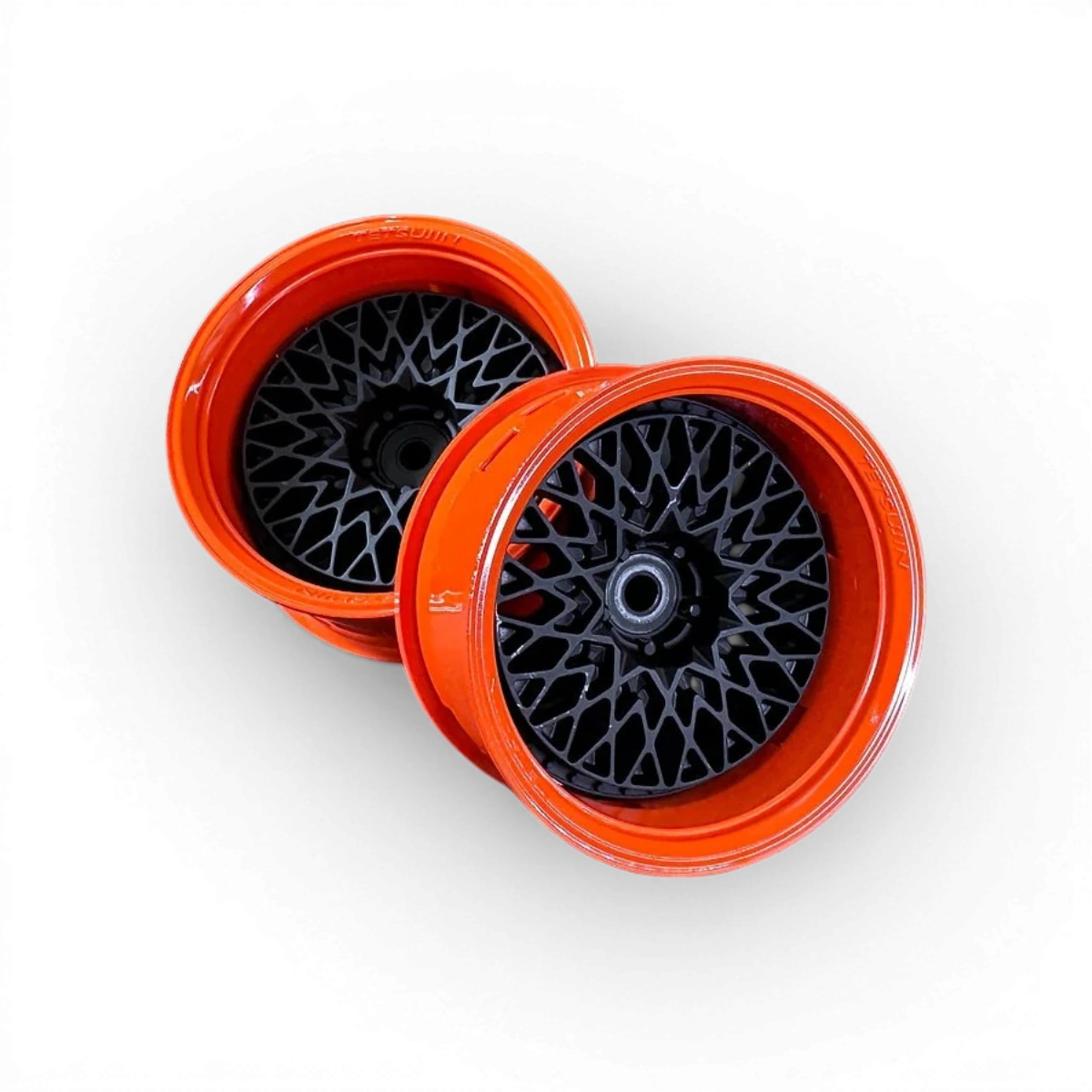 Deux roues Tetsujin avec cercles orange brillants et centres disques noirs brillants, pour véhicules ou équipements.
