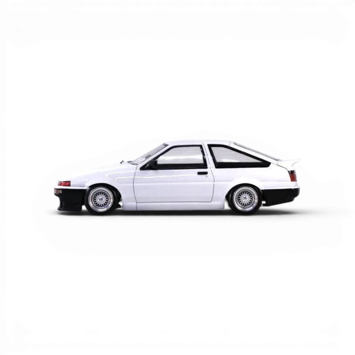 Modèle de voiture Toyota AE86 Trueno 3 portes de Pandora RC, carrosserie pour voiture télécommandée, vue de côté.