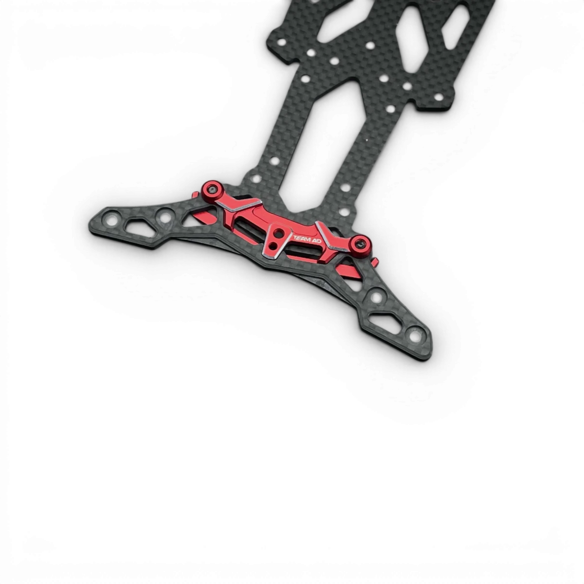 Pare-choc en carbone et aluminium de la marque TEAM AD, design léger et résistant pour véhicule sportif.
