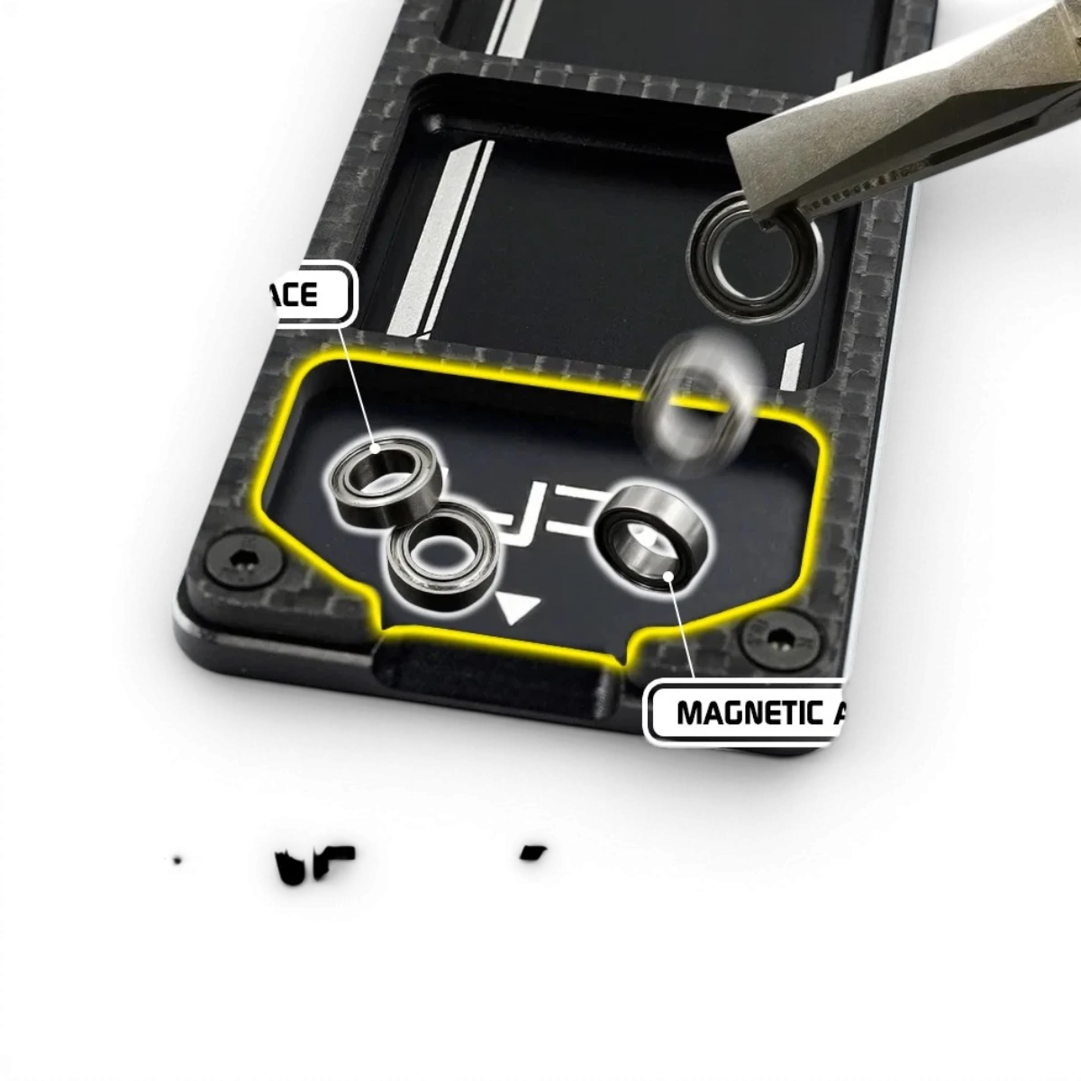 Plateau de rangement Slim en aluminium et carbone noir, accessoire de la marque Yeah Racing, avec finition élégante.