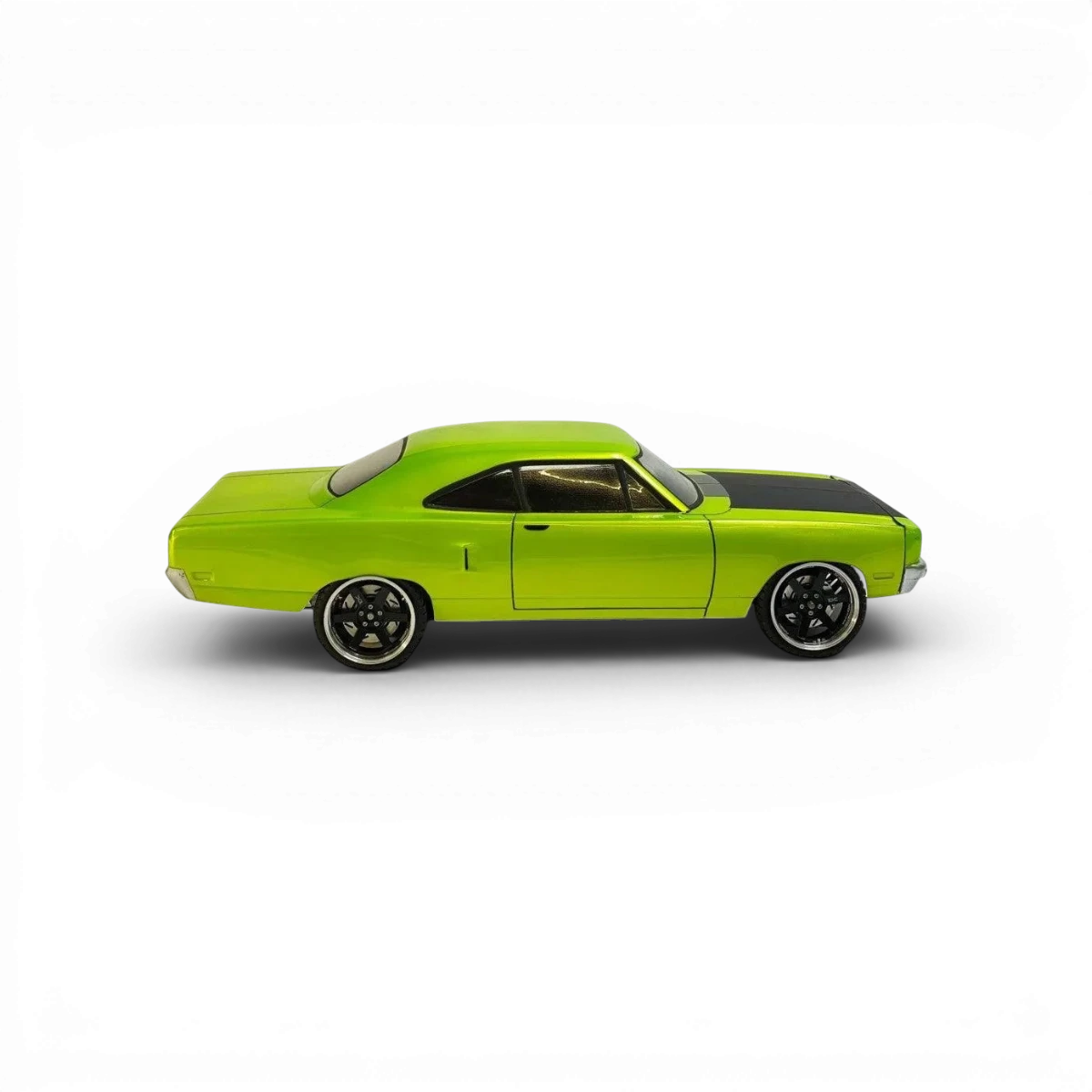 Modèle de carrosserie Plymouth Road Runner 1970 d'Aplastics RC, voiture classique américaine en détail.