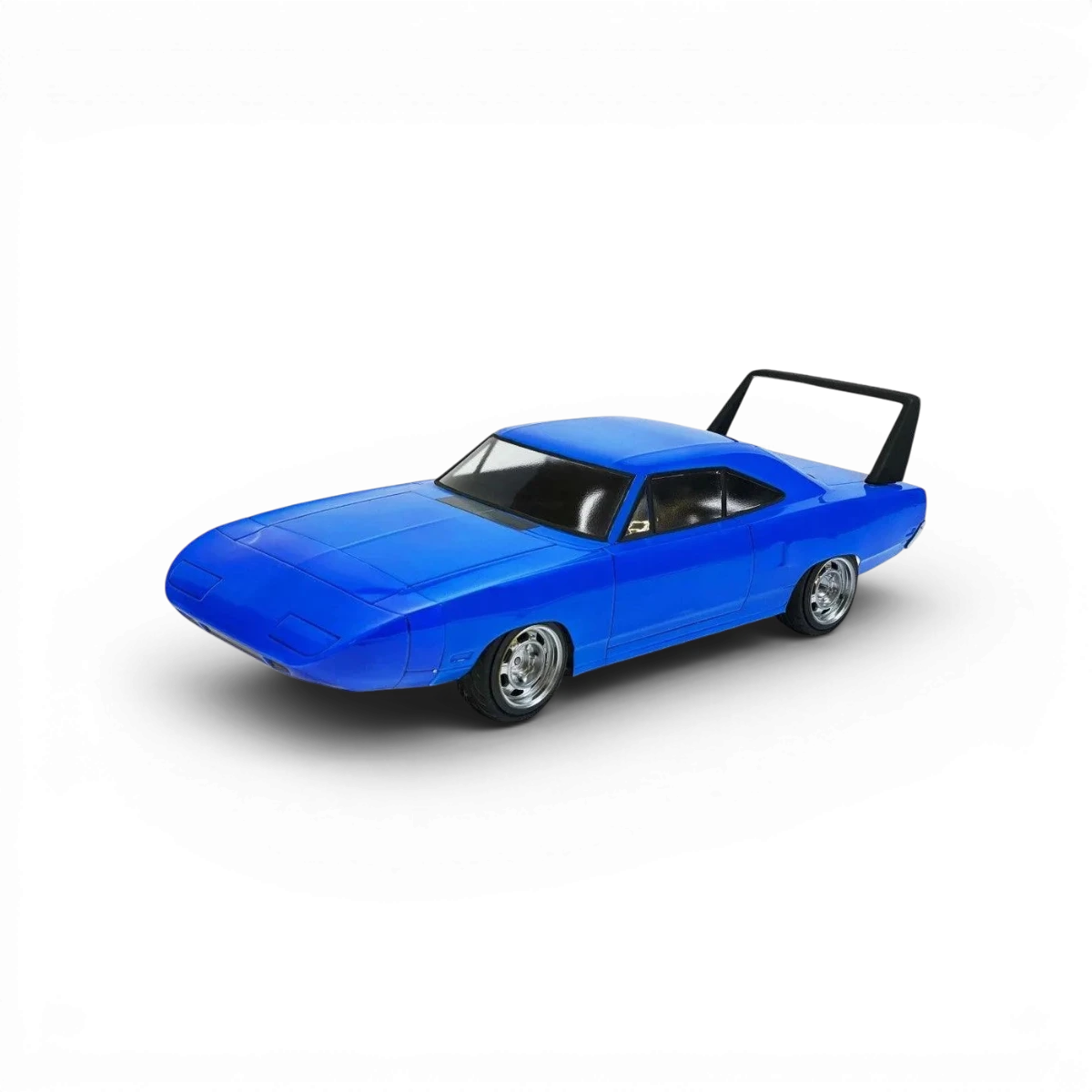 Carrosserie Plymouth Superbird en plastique pour modèle réduit, fabriquée par Aplastics RC, vue de face avec détails de la voiture.