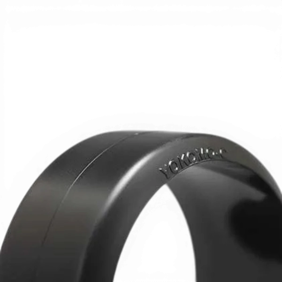 Roues Team Yokomo avec pneus en moquette et sol poli/glissant, adaptées pour voitures RC.