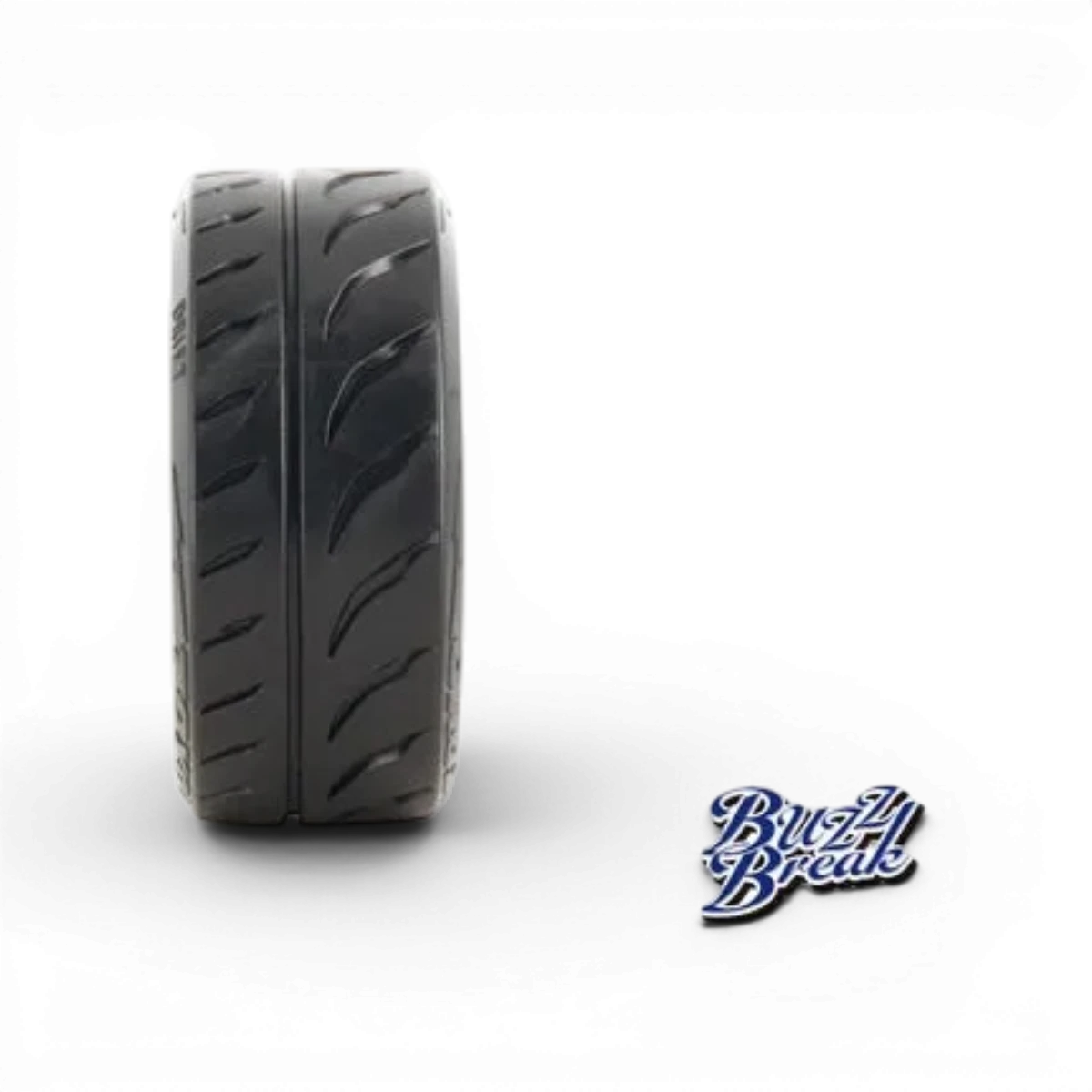 Pneus Toyo Tires Proxes R888R Drift de 26 mm montés sur des roues BuzzBreak pour drift, image montrant le profil des pneus.