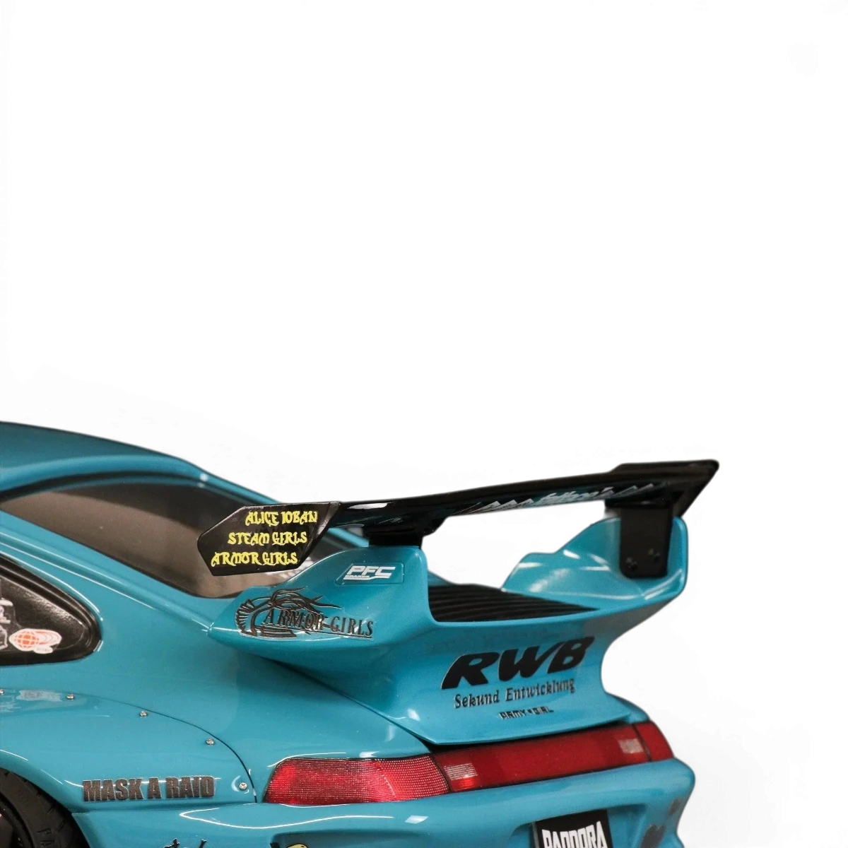 Voiture Porsche 911 RWB 993 Pandora RC avec carrosserie détaillée, finition réaliste et design emblématique de RAUH-Welt BEGRIFF.