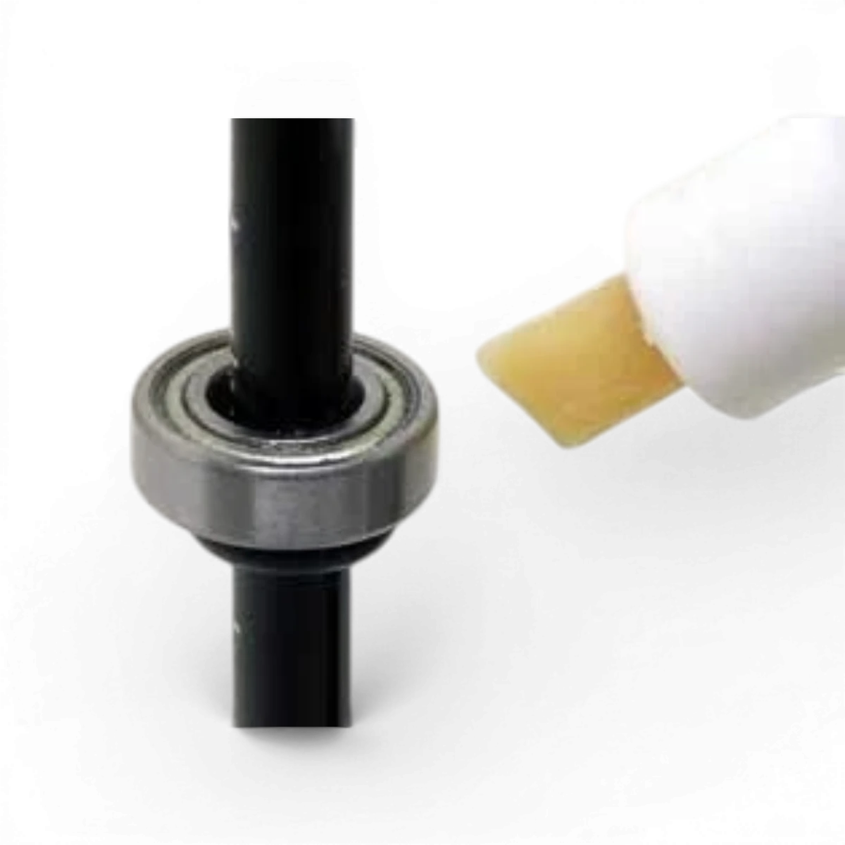 Stick PréLock Yurupita de Wrap-UP Next pour fixer temporairement les roulements, en chimie, sans résidu permanent.