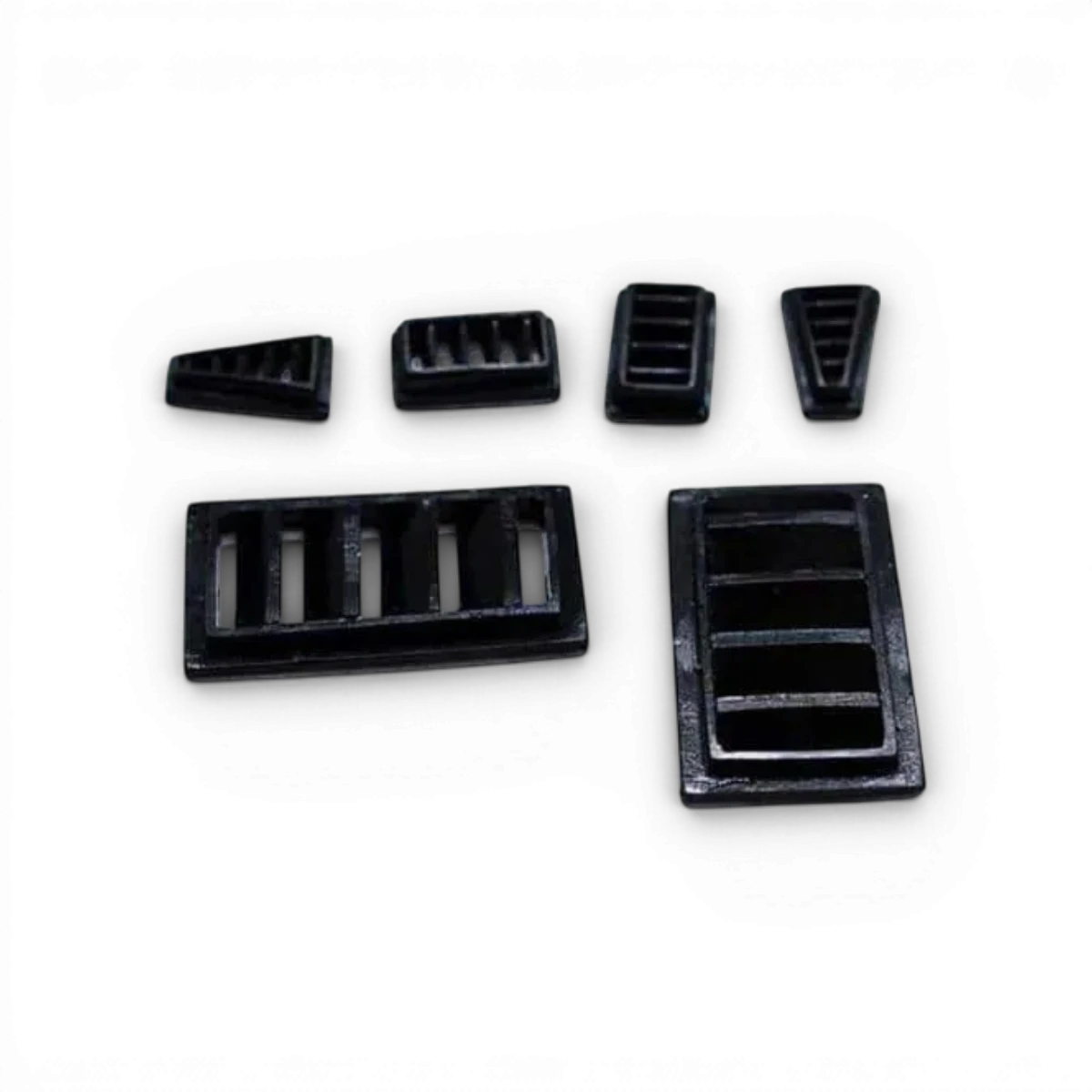 Prises d'air pour kit de ventilation personnalisé de la marque Src Sideways RC, visible en configuration drift.