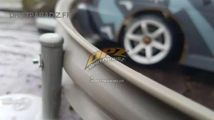 Rail glissière souple DS Racing, accessoire pour véhicules, montrant la glissière flexible en métal noir.