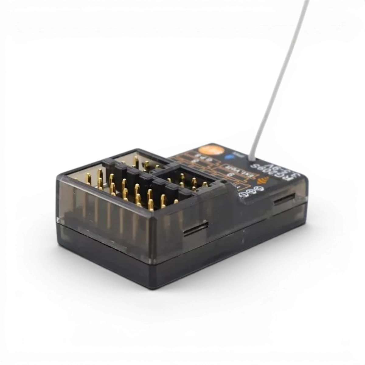 Récepteur électronique 6 voies Konect, modèle XR-RG206S, avec connecteurs et indicateurs lumineux visibles.