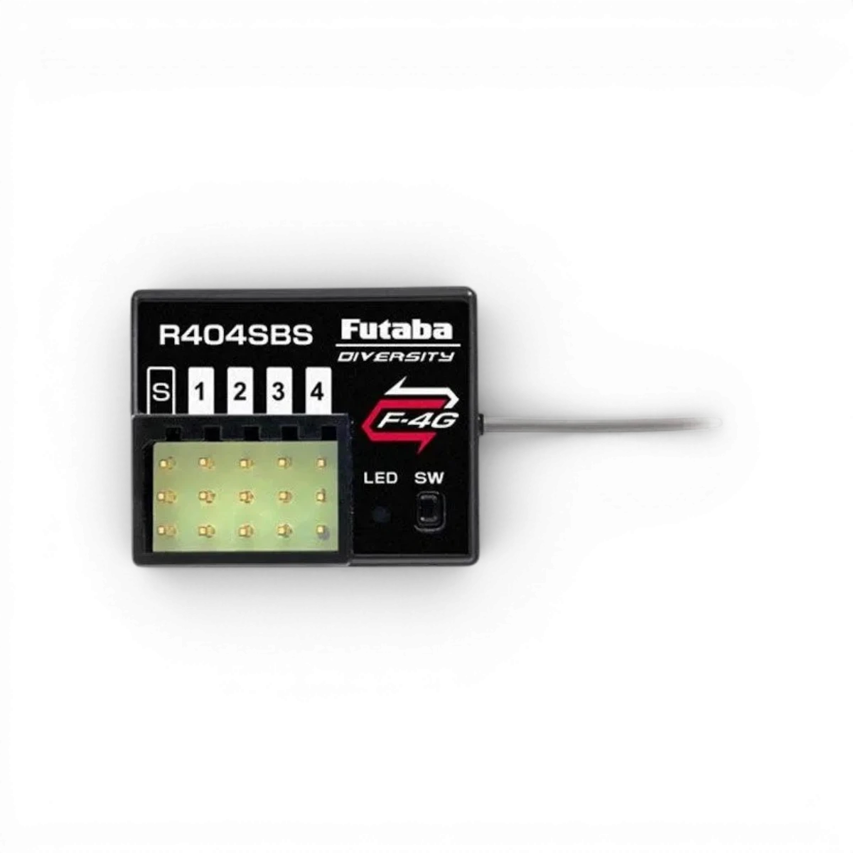 Récepteur Futaba R404SB pour électronique, vue rapprochée du module avec connecteurs et indicateurs lumineux.