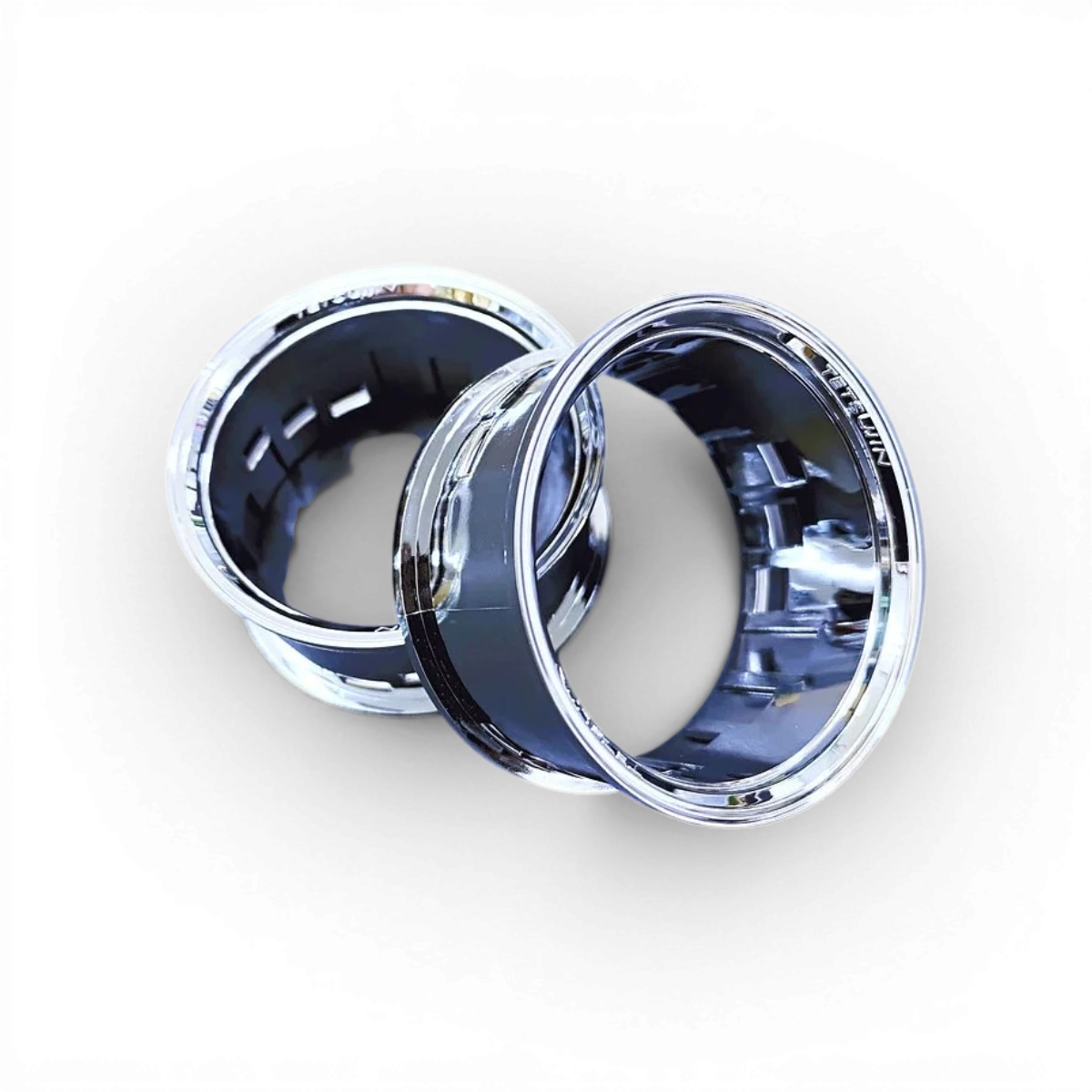 Jante RIM type 01 chrome de la marque Tetsujin, montée sur une roue de vélo ou moto, finition chromée brillante.