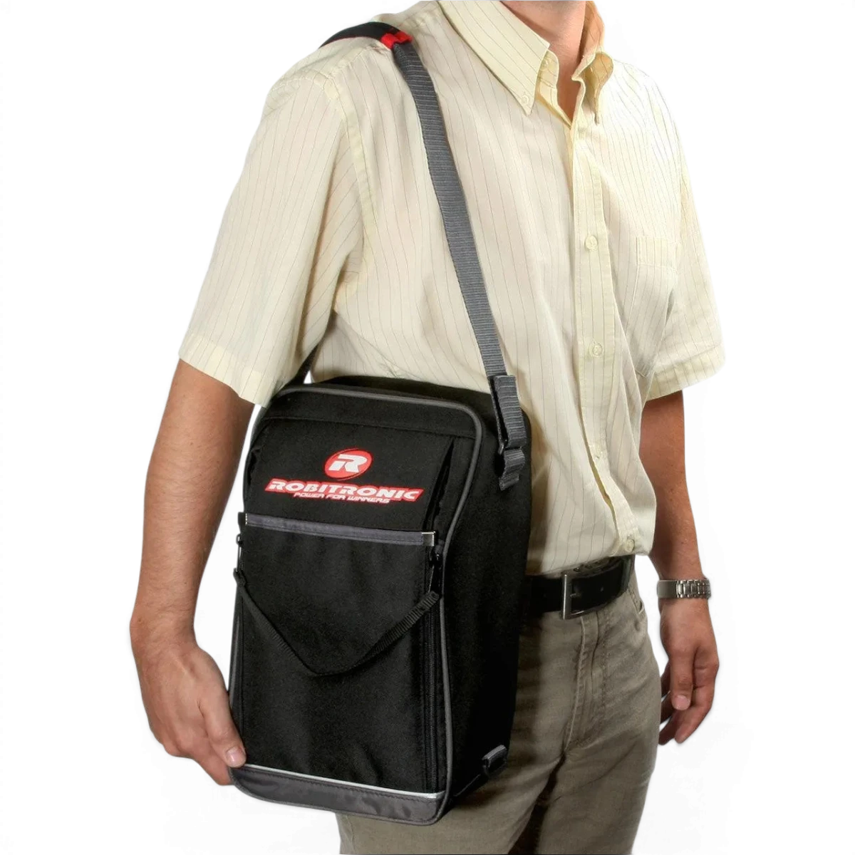 Sac de transport radio Robitronic, accessoire robuste pour transporter efficacement votre télécommande de radiocommande.