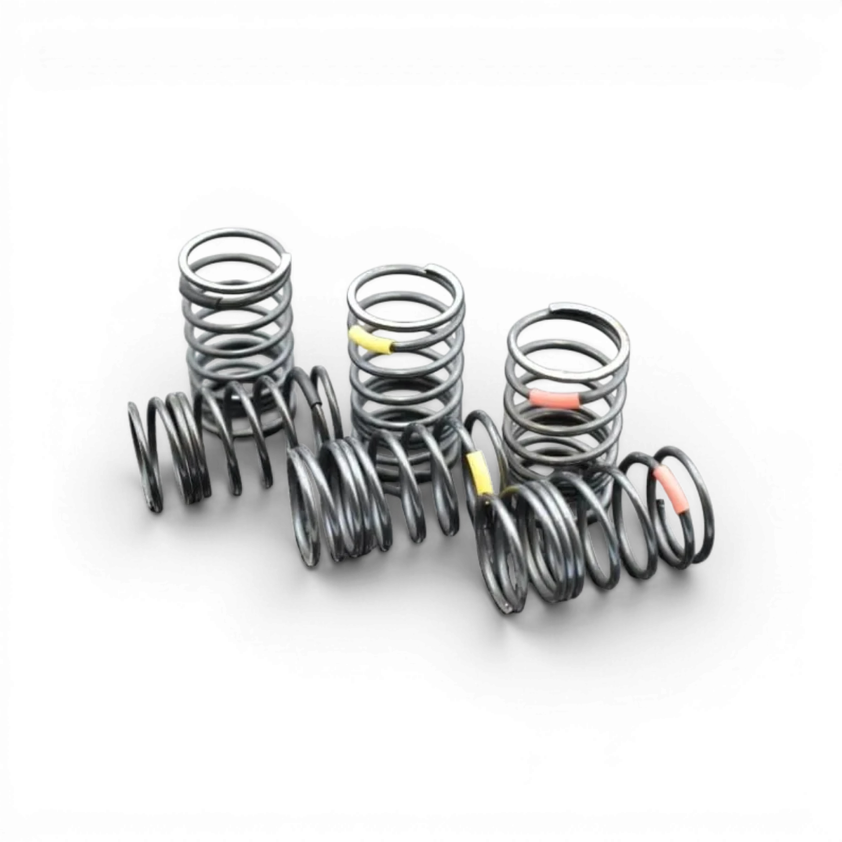 Trois ressorts arrière R-tune de la marque Team Reve D, pièces détachées pour suspension de moto.