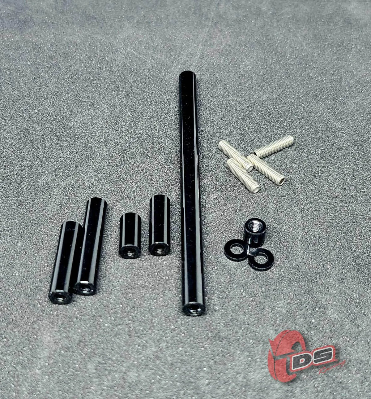 Jeu d'extensions filetées femelles M3 de DS Racing, pièces détachées pour fixation et assemblage précis.
