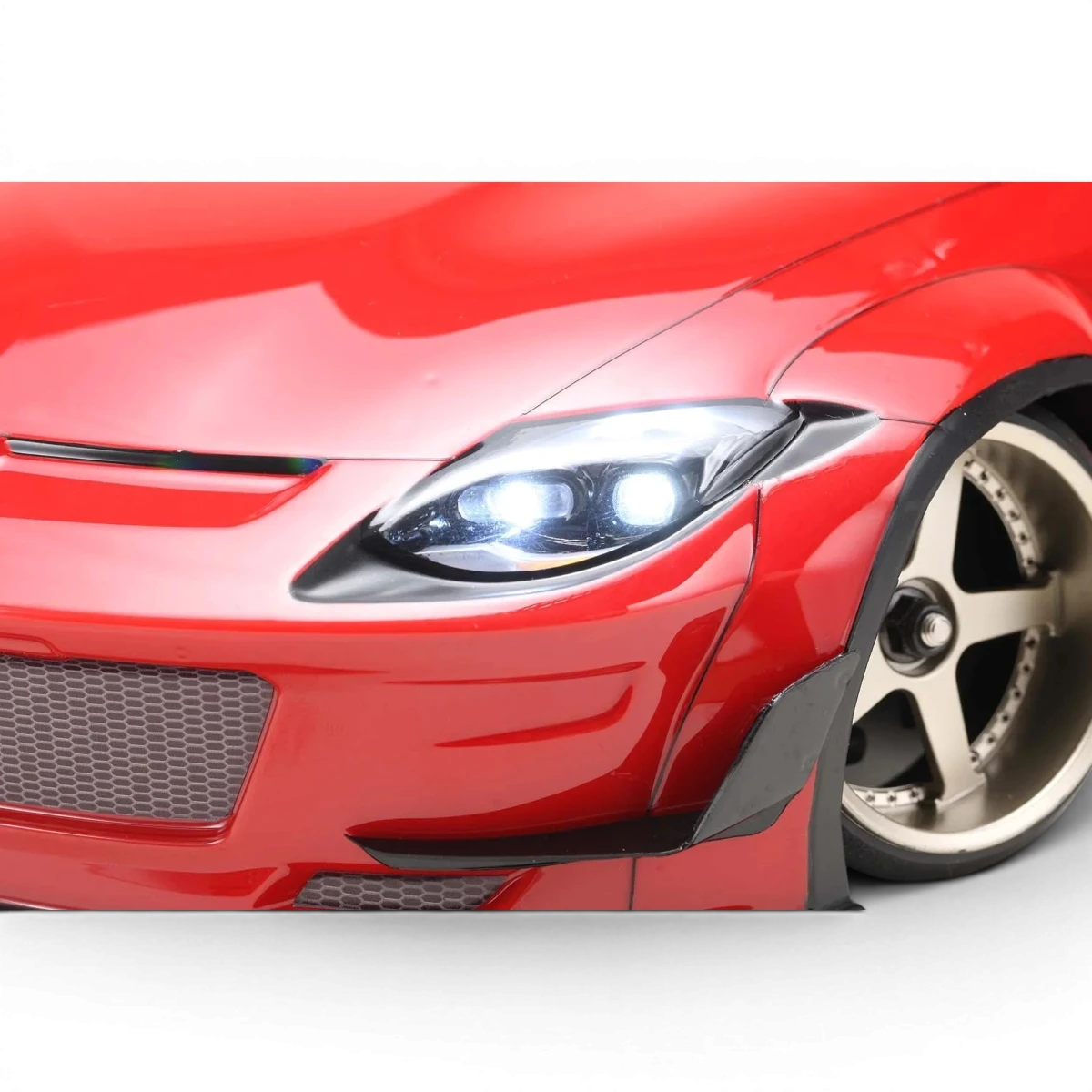 Ensemble de lumières LED pour Nissan Fairlady Z RZ34, accessoires de customisation de la marque Team Yokomo, visibles en image.