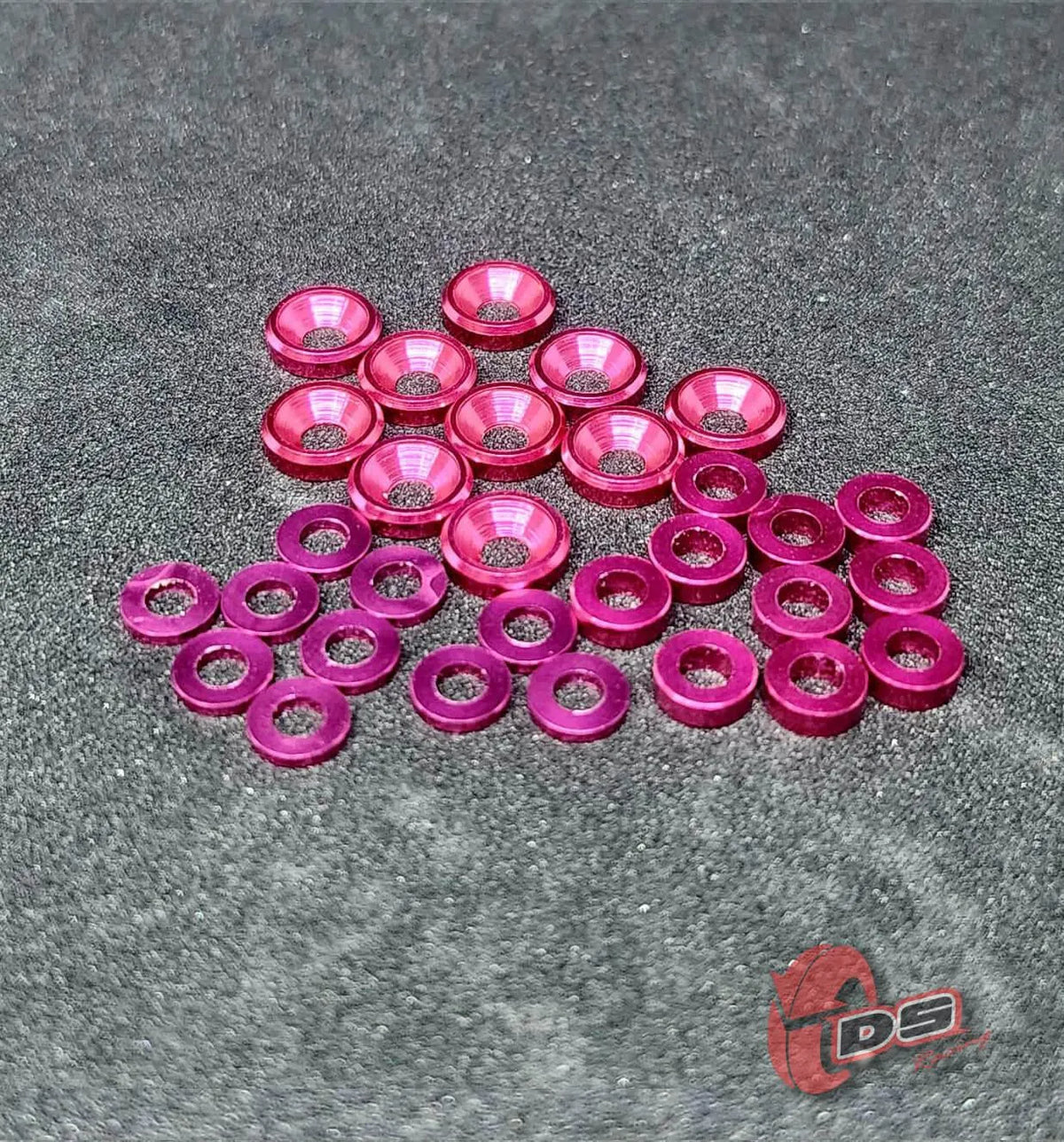 Ensemble de rondelles DS Racing, pièces détachées, montrant plusieurs rondelles métalliques pour ajustement et fixation.