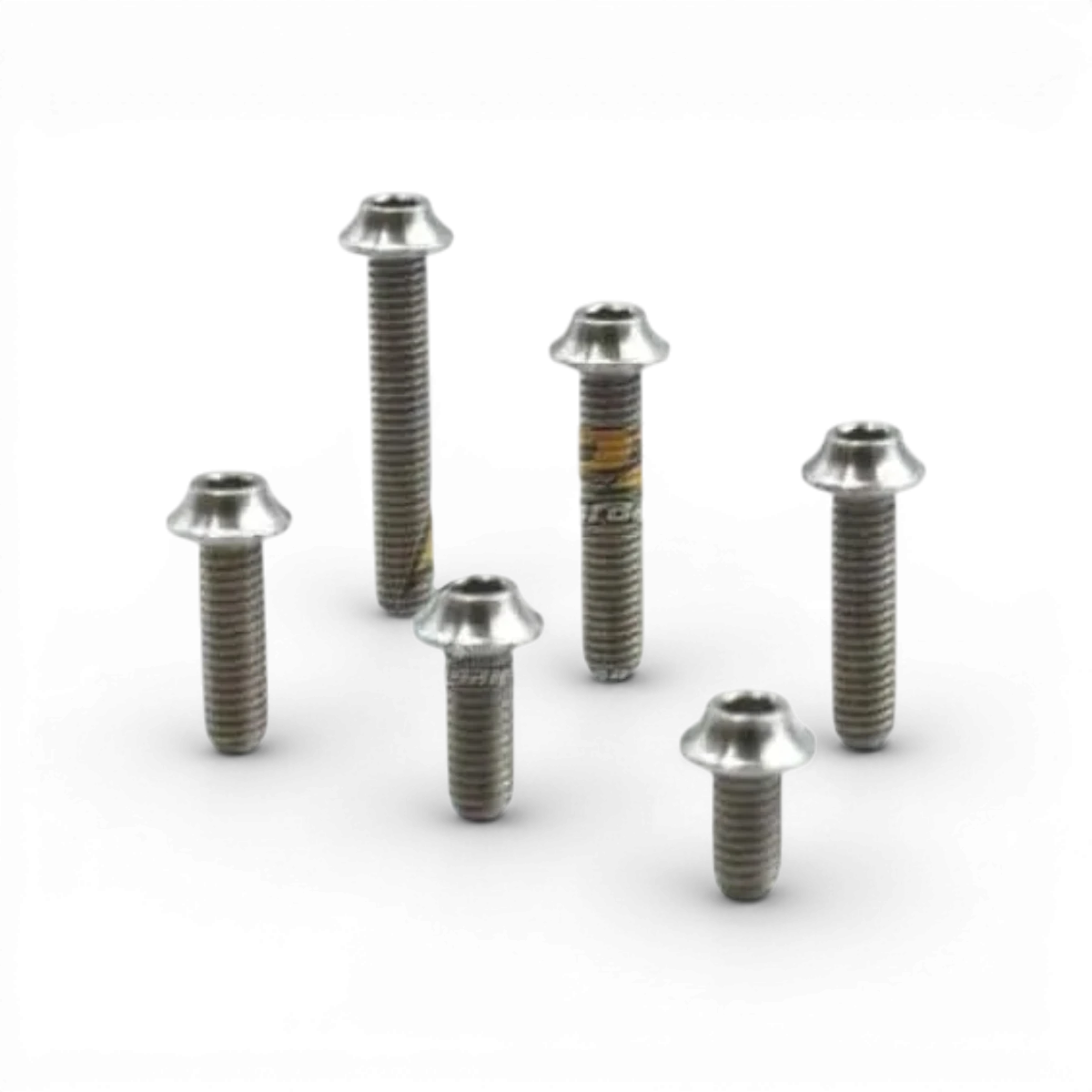 Vis titanes tête fraisée 3x18mm Team Reve D, lot de 4 pièces, pièces détachées robustes pour fixation fiable.