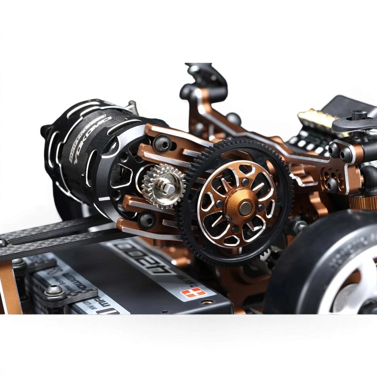 Voiture RC de drift Team Yokomo Super Drift SD3.0 Kit Compétition, vue de côté avec détails du châssis et des pneus.