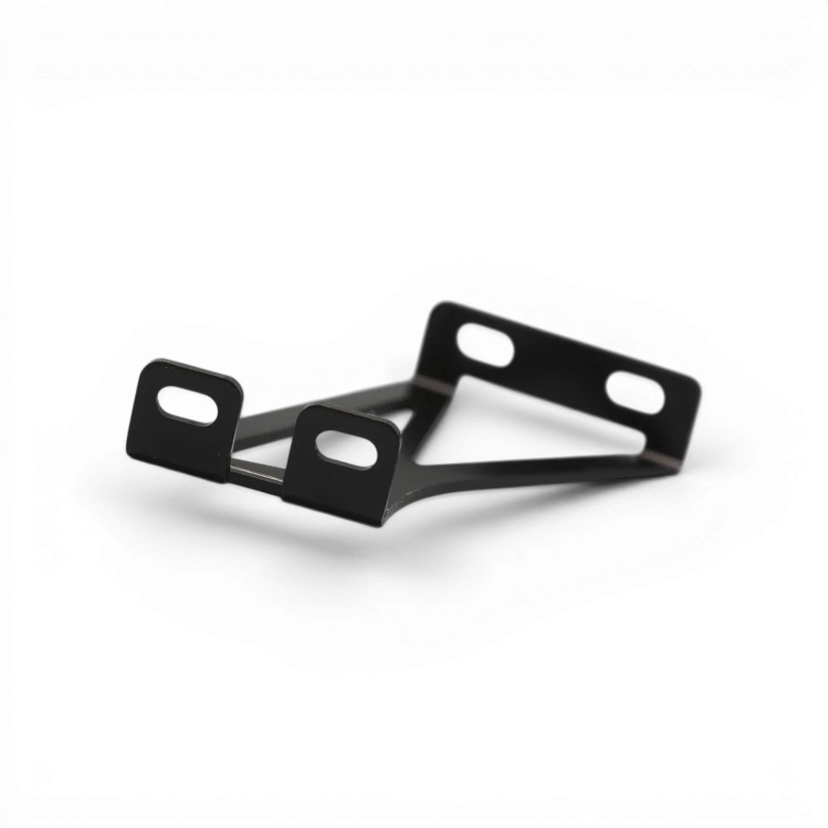 Support d'aileron en aluminium noir pour voiture de course Team Yokomo, pièce de customisation pour amélioration de l'aérodynamisme.