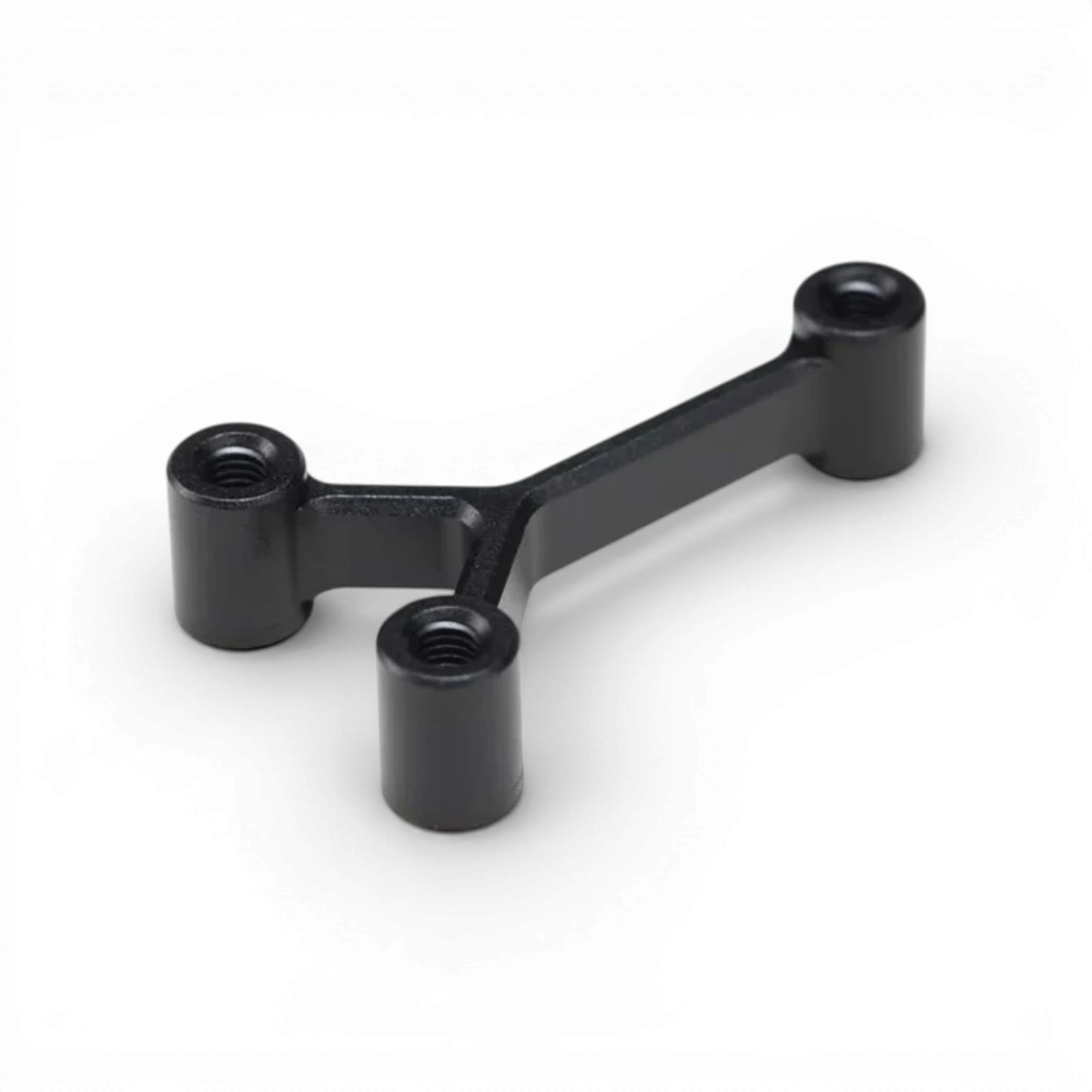 Support de châssis avant en aluminium pour MD1.0, pièce détachée de haute qualité de la marque Team Yokomo, visible en détail.