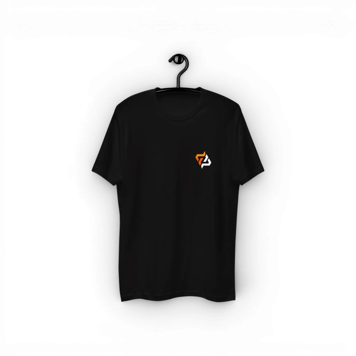 T-shirt DPZ 2024 pour homme, vêtement d'accessoire avec logo DPZ visible, en coton noir, porté sur un mannequin.