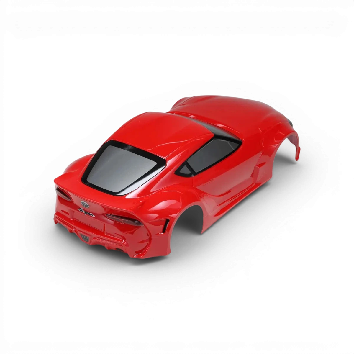 Carrosserie Team Yokomo pour Toyota Supra A90 PEINTE en rouge, vue de face avec détails de peinture et design de la carrosserie.